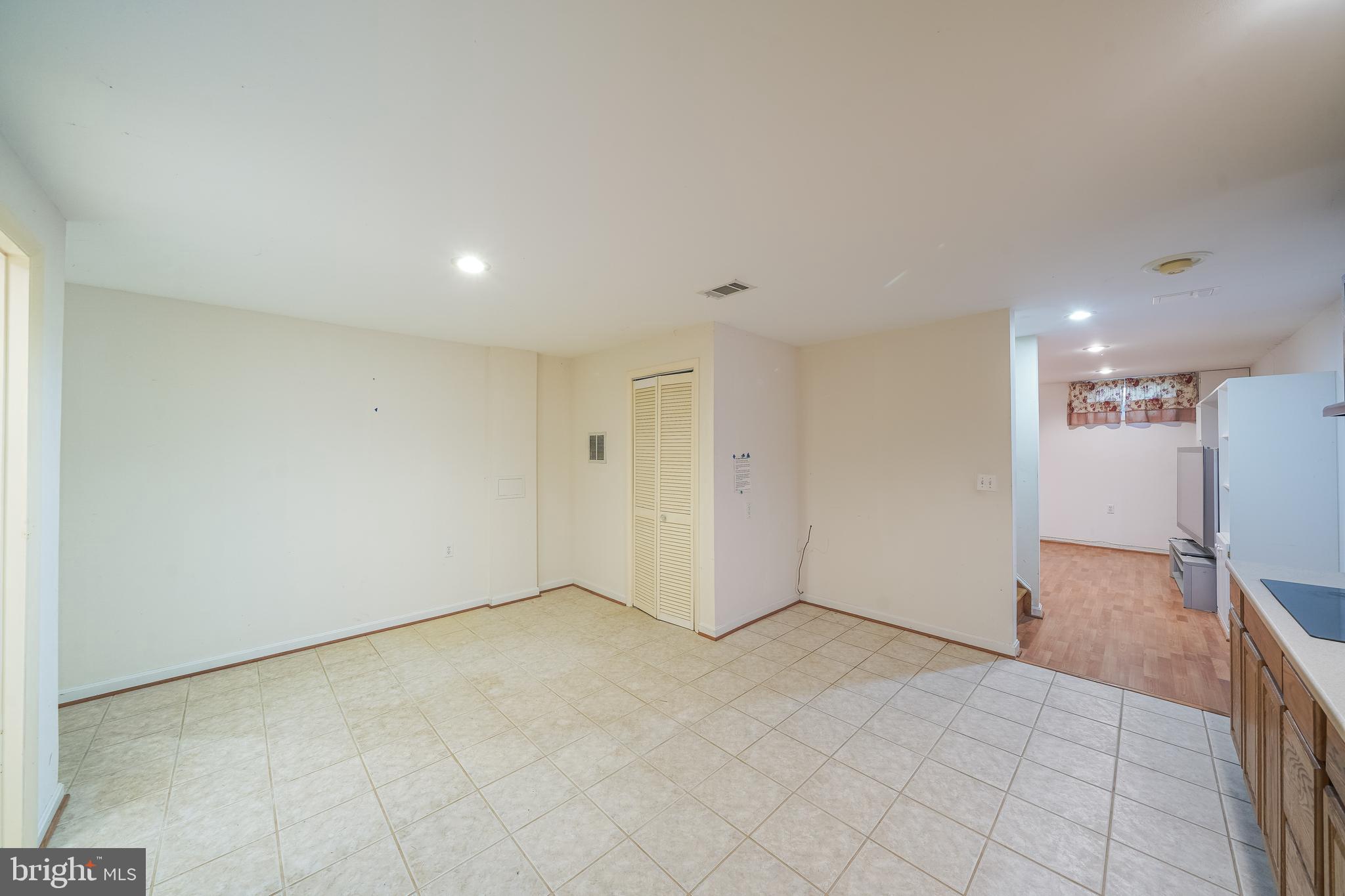 SHERWOOD FOREST MANOR - Residential