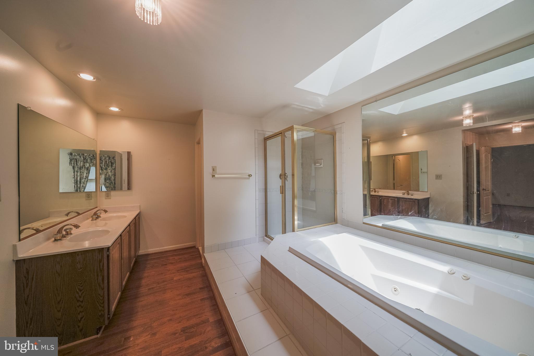 SHERWOOD FOREST MANOR - Residential