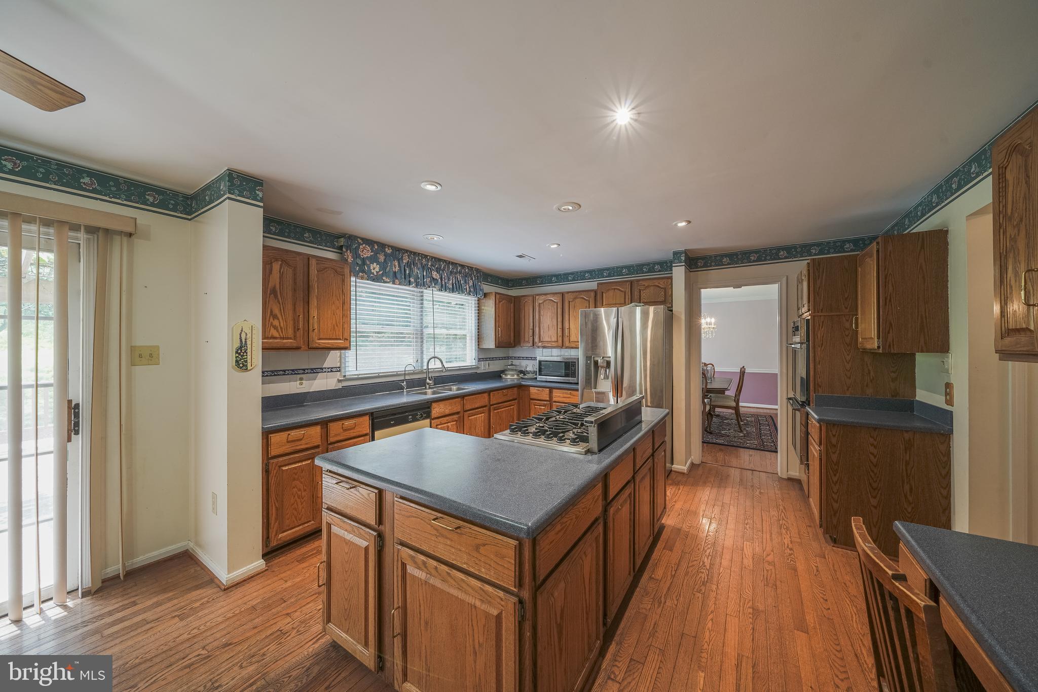 SHERWOOD FOREST MANOR - Residential