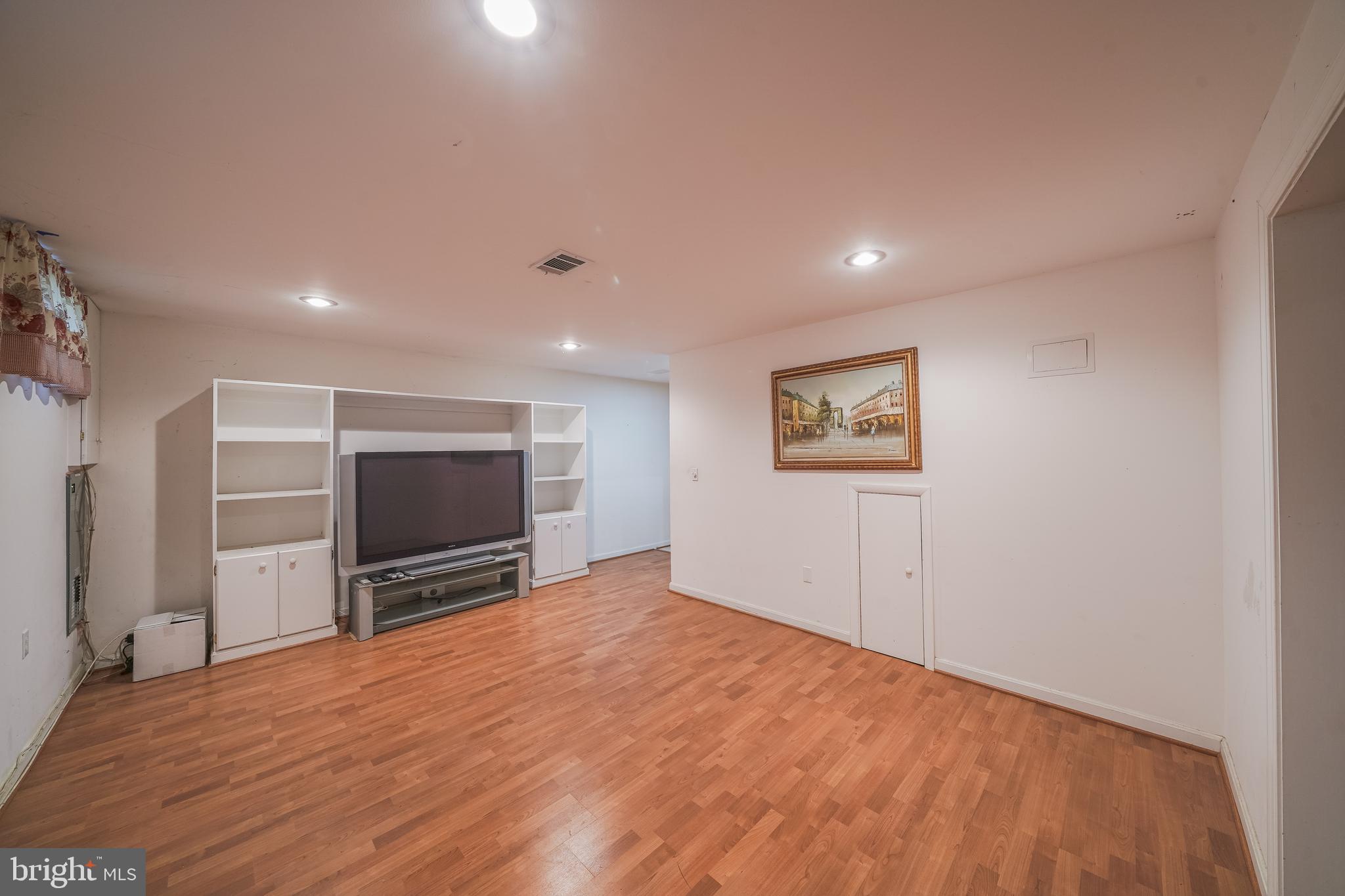 SHERWOOD FOREST MANOR - Residential