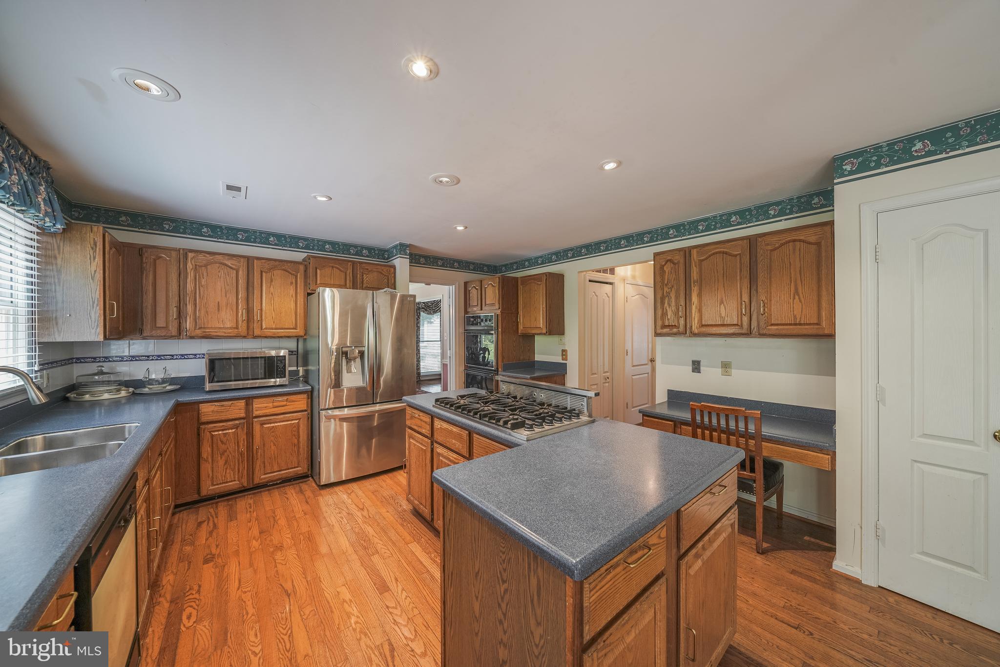 SHERWOOD FOREST MANOR - Residential