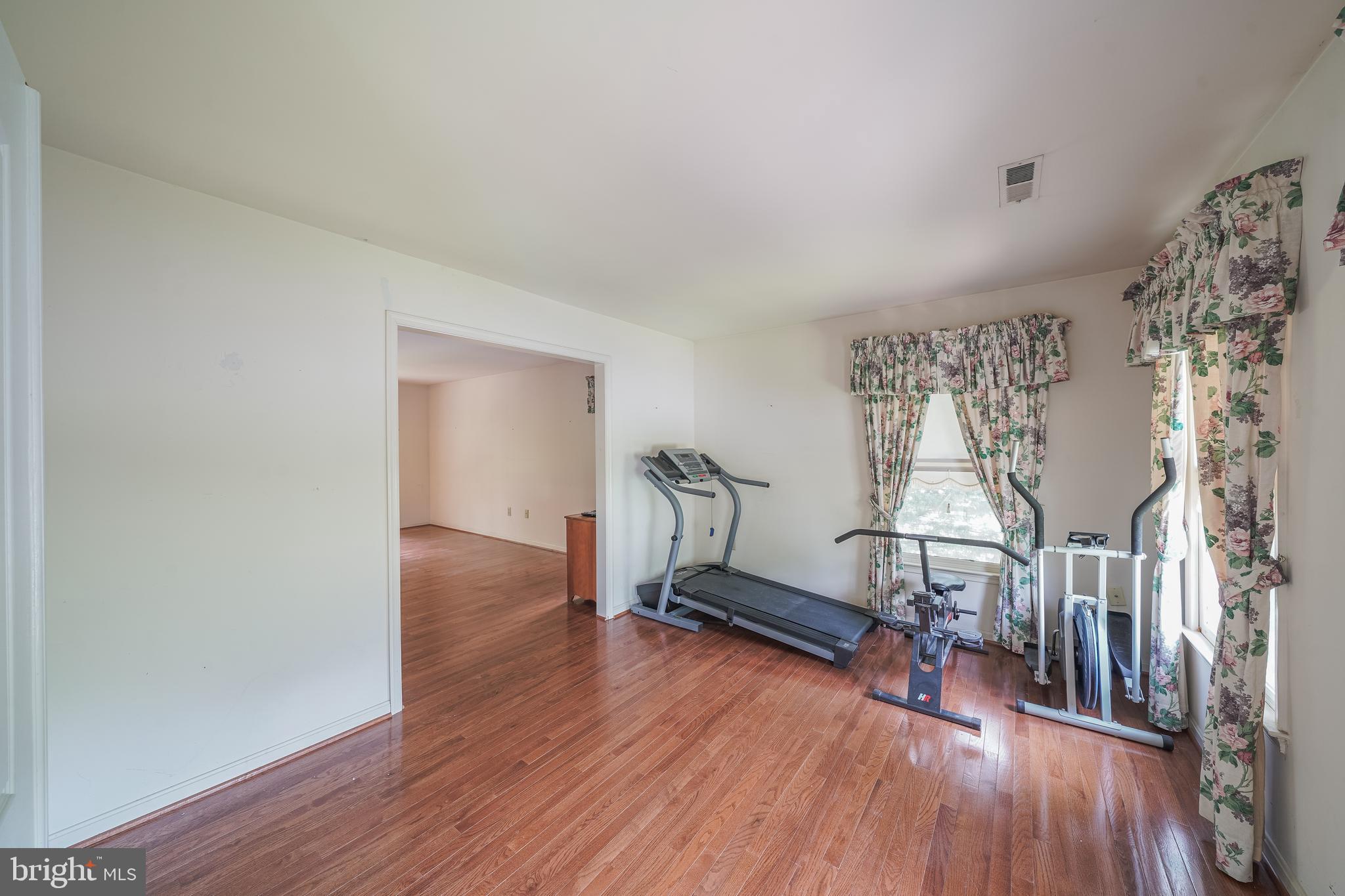 SHERWOOD FOREST MANOR - Residential