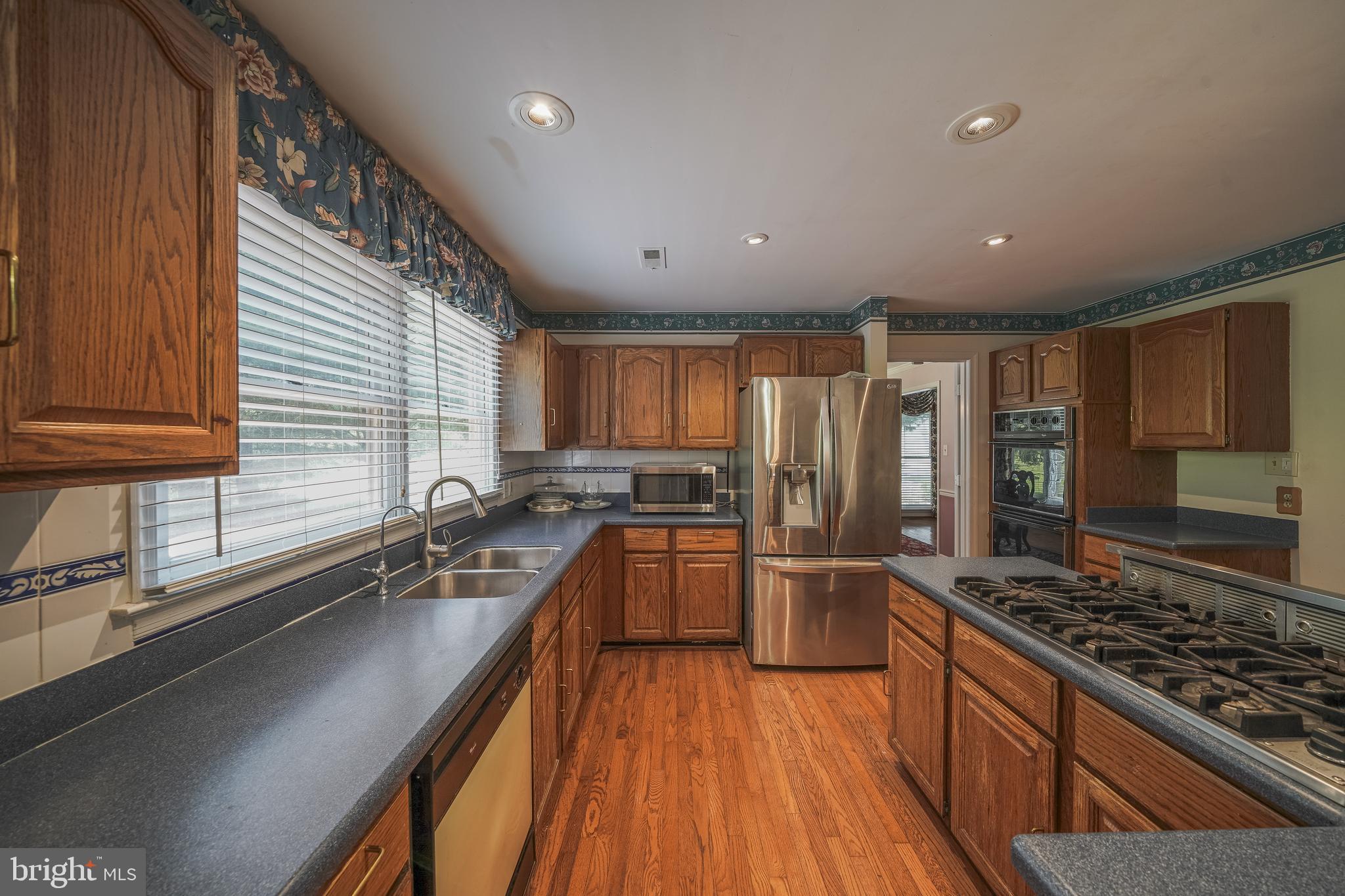 SHERWOOD FOREST MANOR - Residential