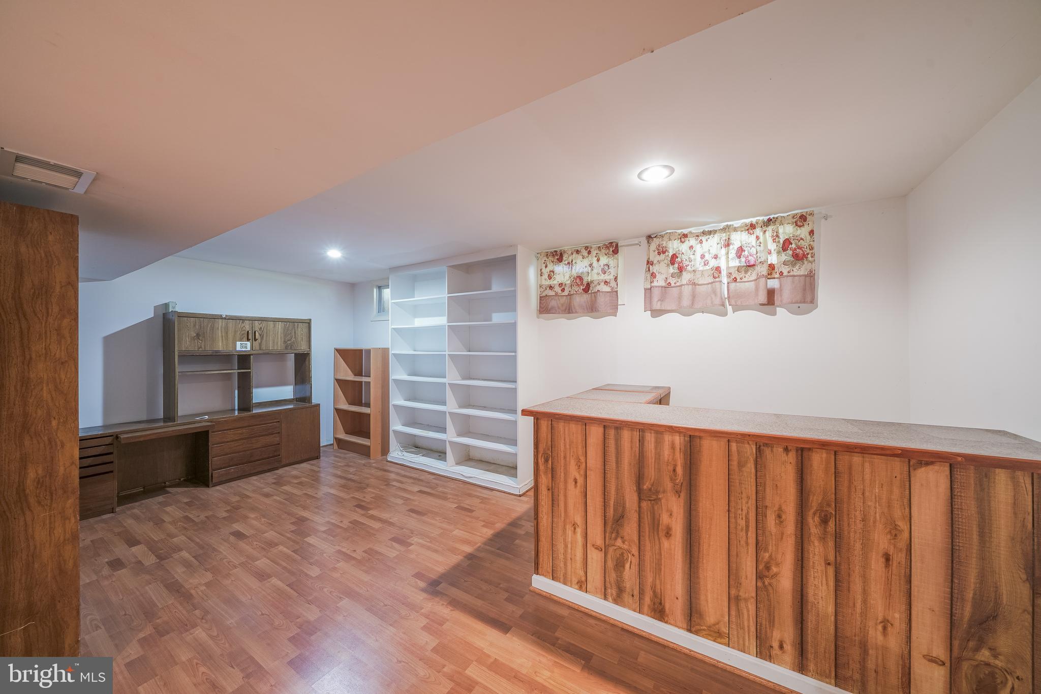 SHERWOOD FOREST MANOR - Residential