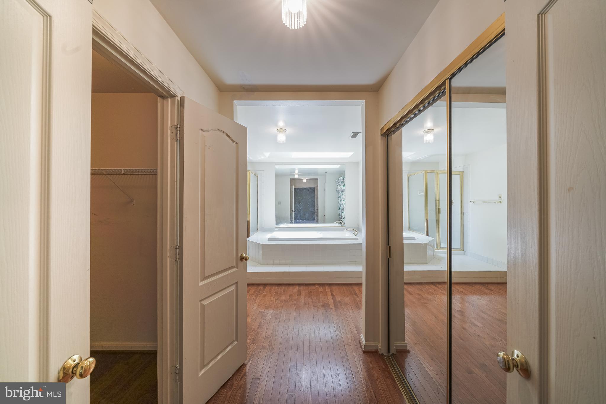 SHERWOOD FOREST MANOR - Residential