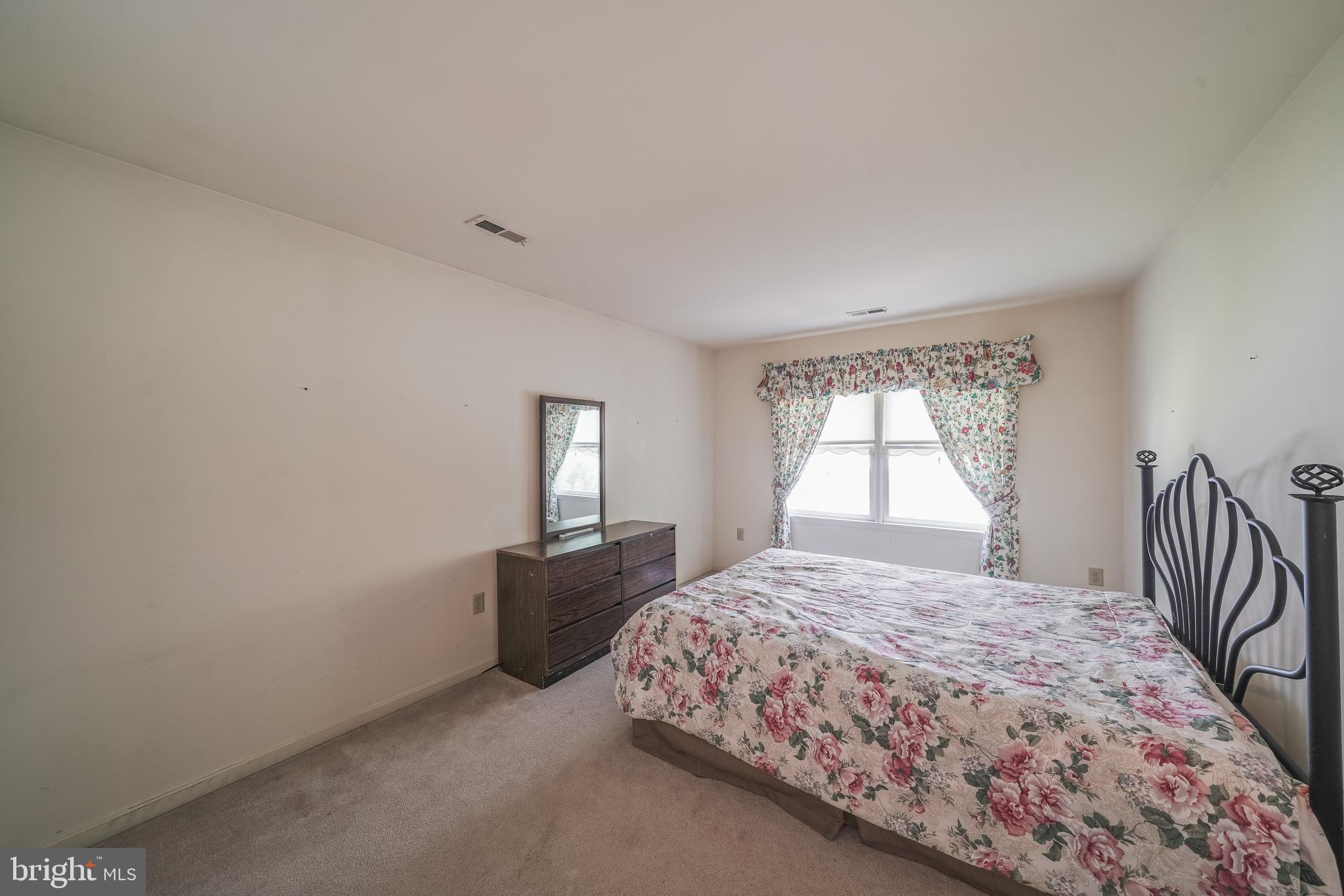 SHERWOOD FOREST MANOR - Residential