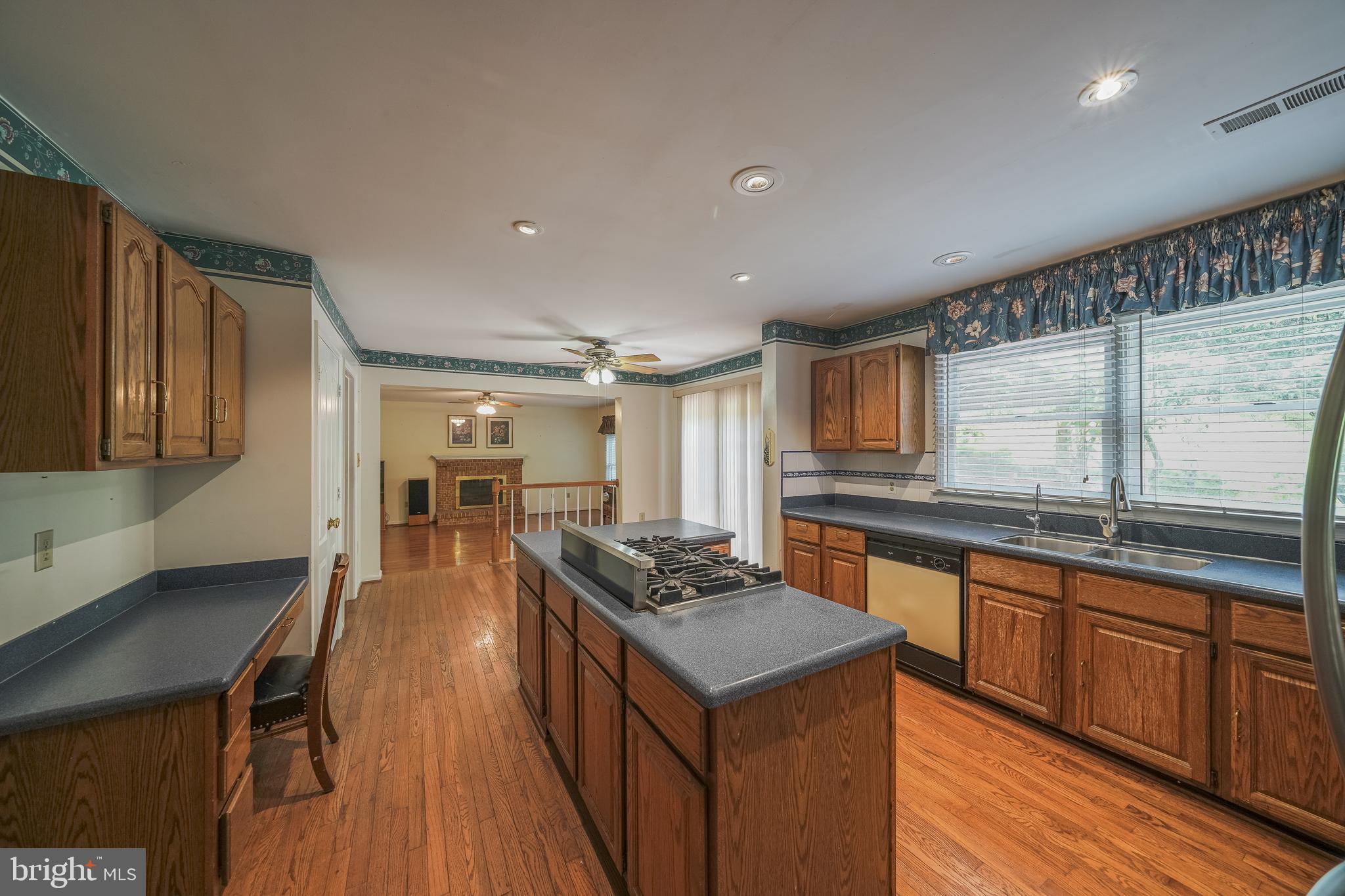 SHERWOOD FOREST MANOR - Residential