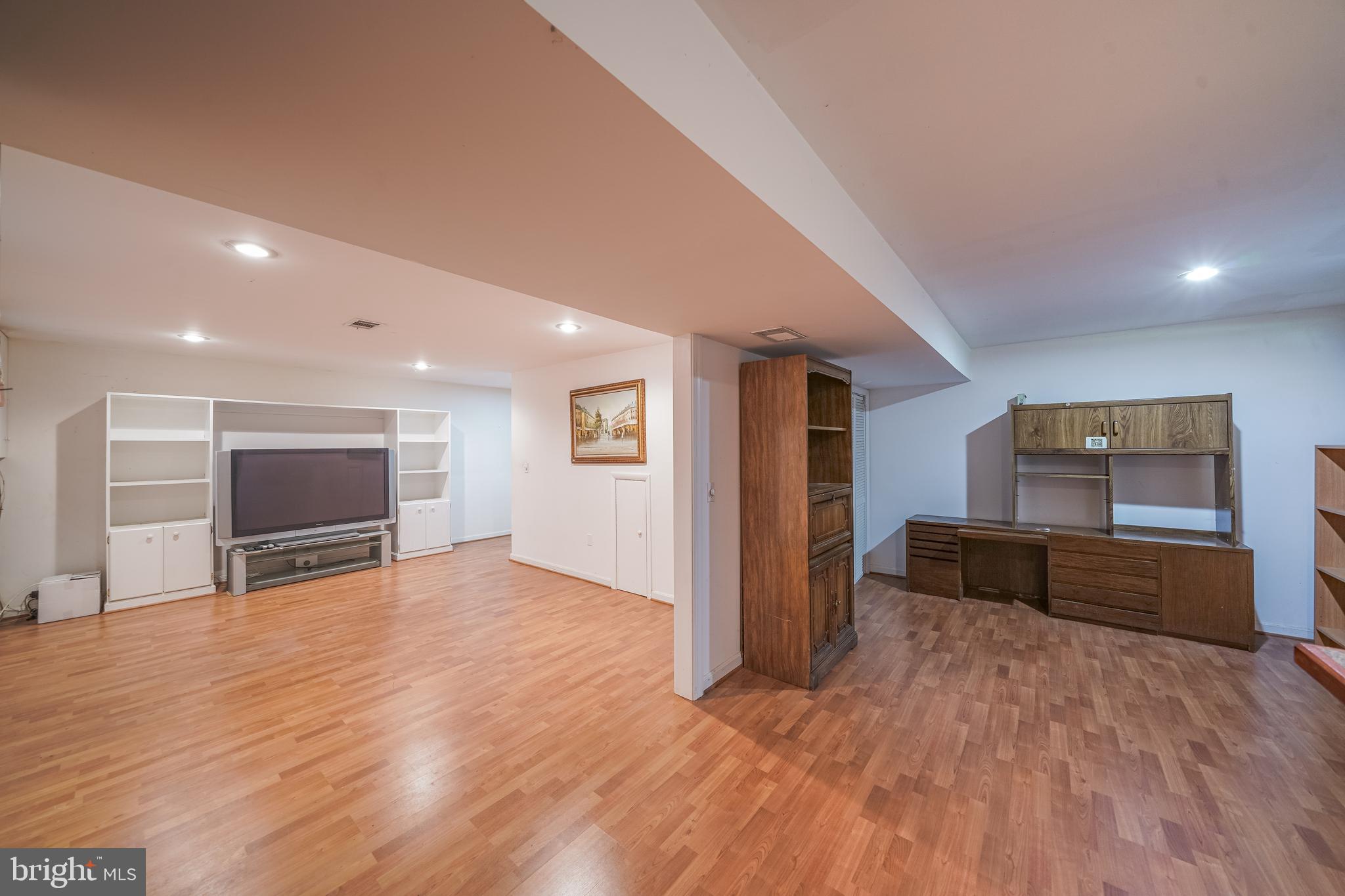 SHERWOOD FOREST MANOR - Residential