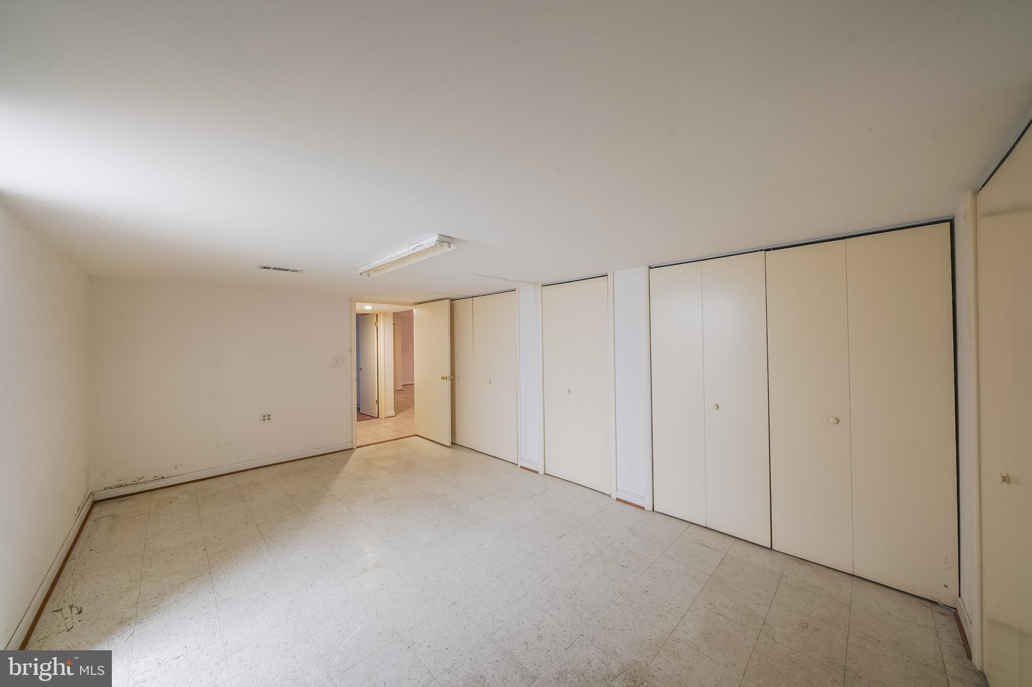 SHERWOOD FOREST MANOR - Residential