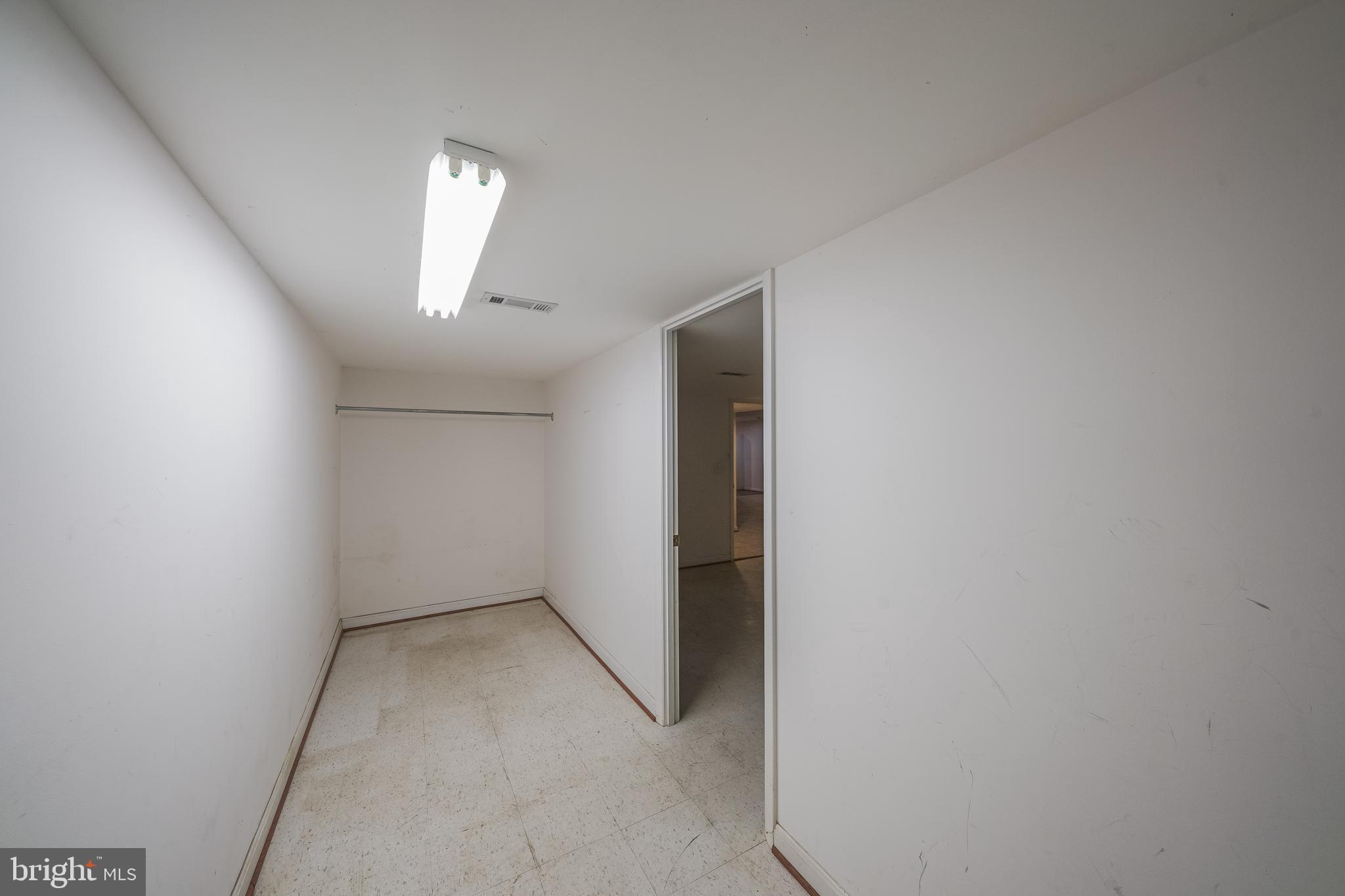 SHERWOOD FOREST MANOR - Residential