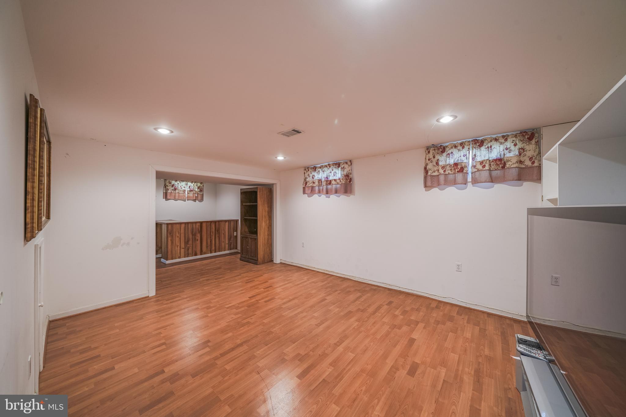 SHERWOOD FOREST MANOR - Residential