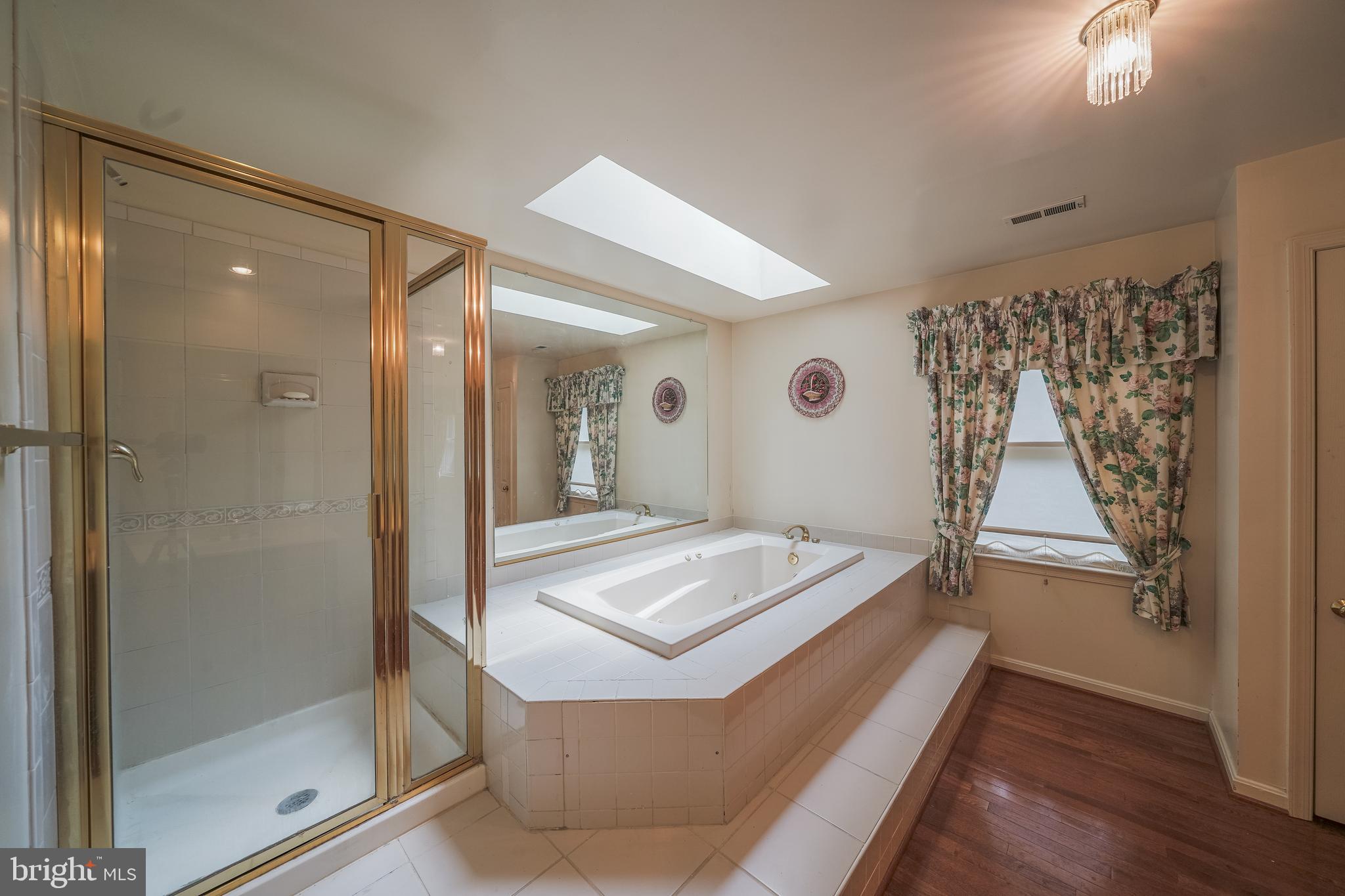 SHERWOOD FOREST MANOR - Residential