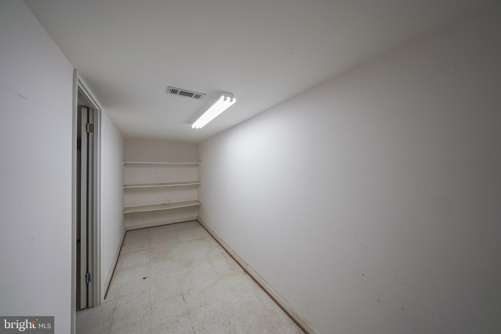 SHERWOOD FOREST MANOR - Residential