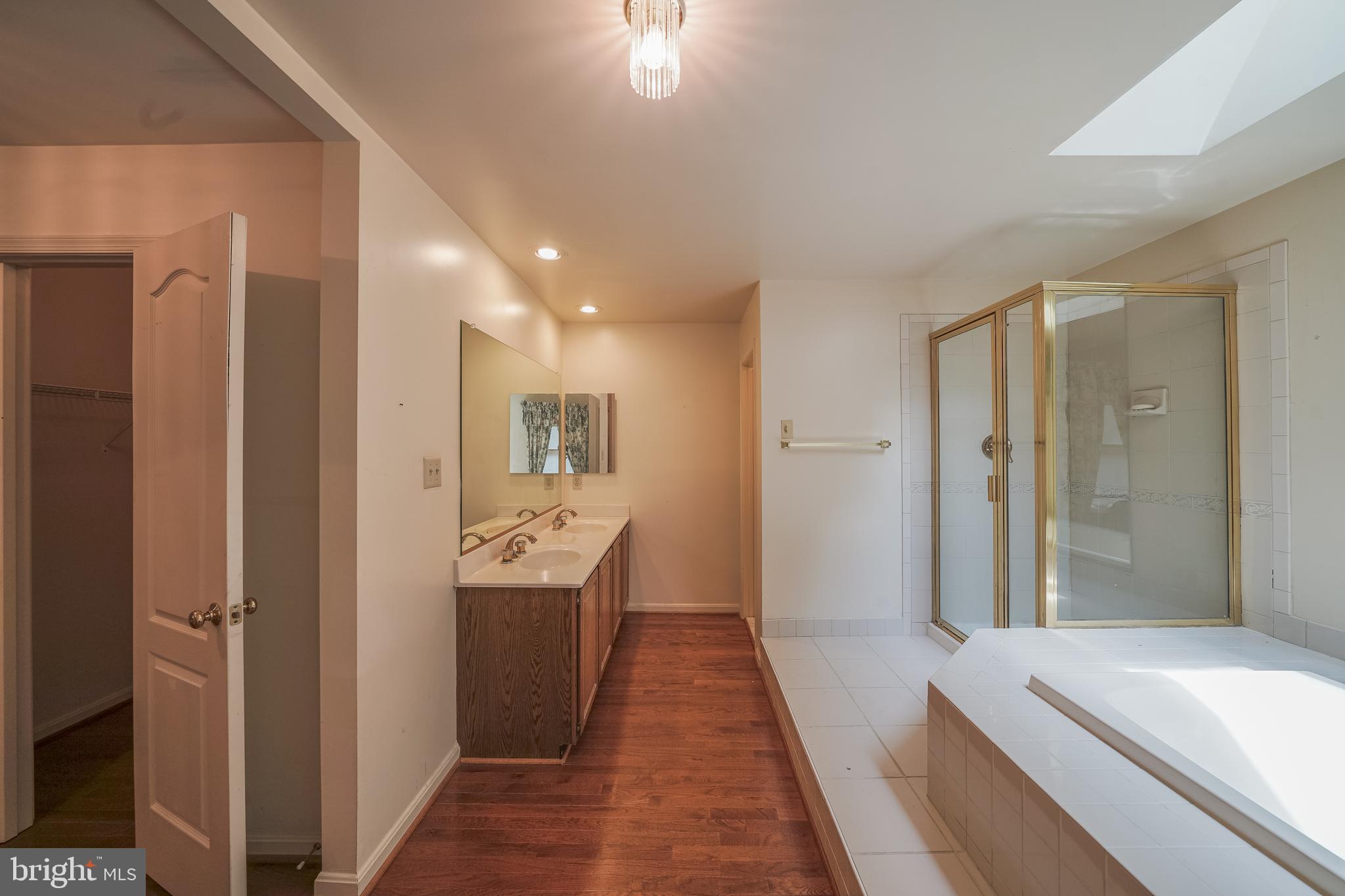 SHERWOOD FOREST MANOR - Residential