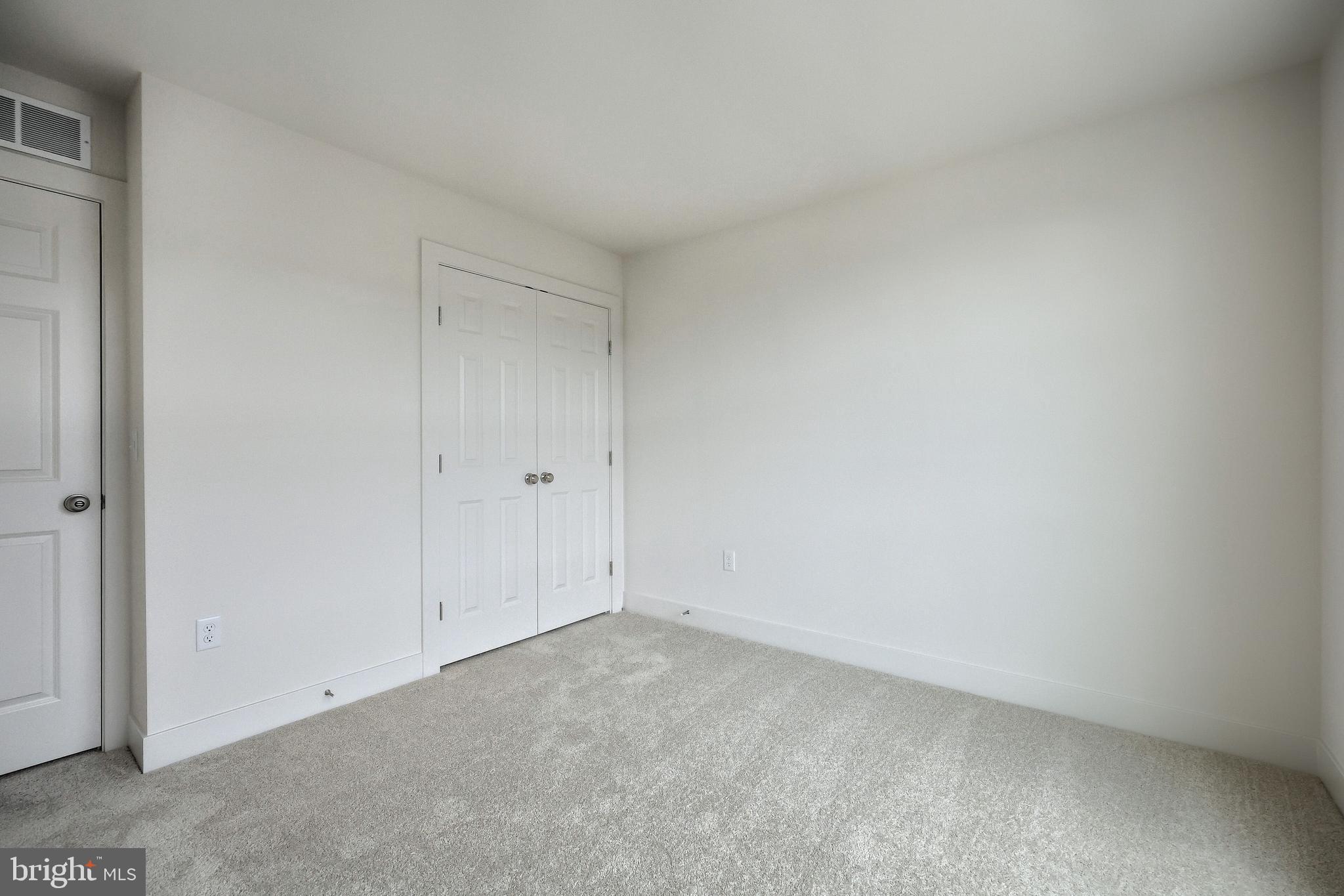 MADISON COURT - Residential