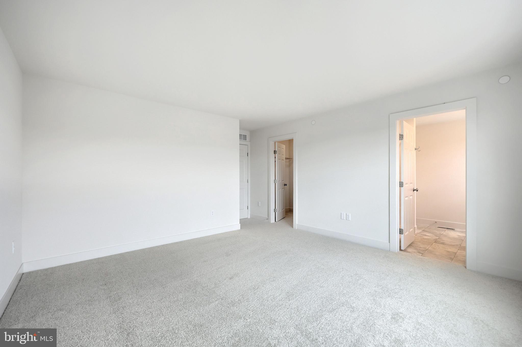 MADISON COURT - Residential