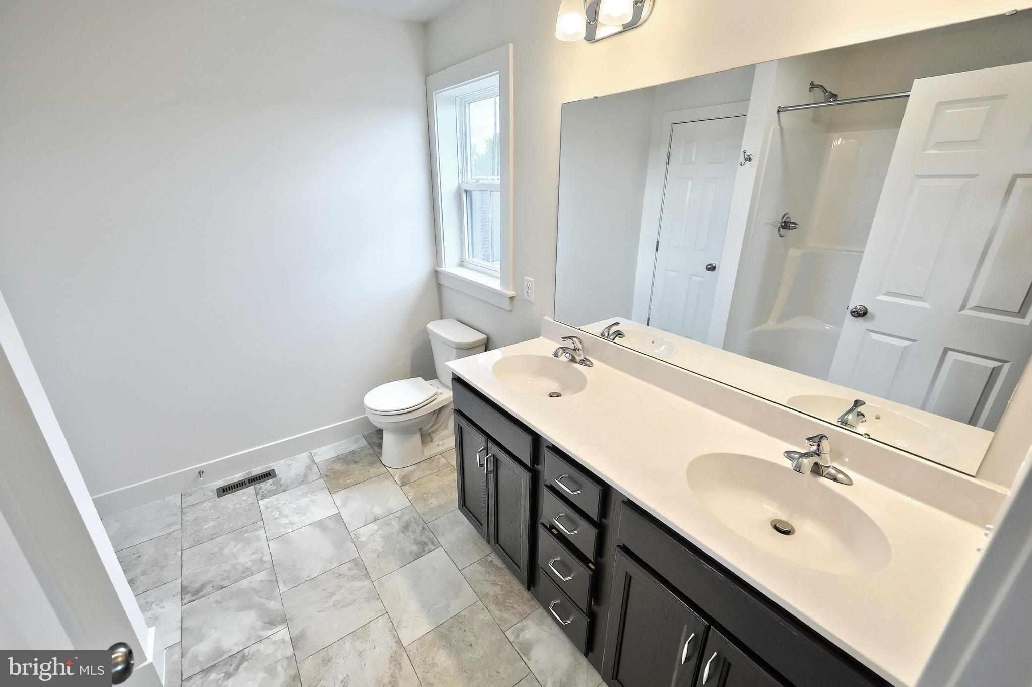 MADISON COURT - Residential