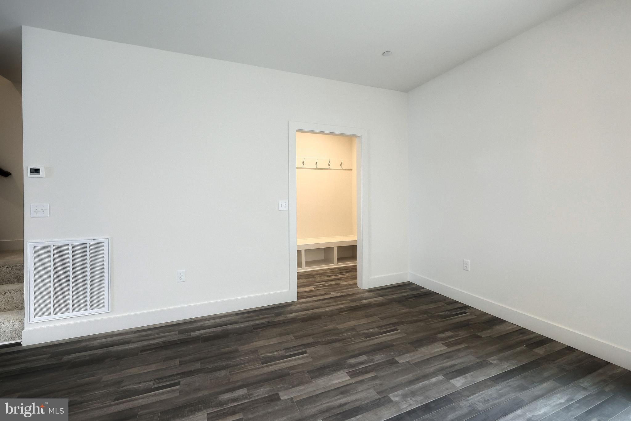 MADISON COURT - Residential