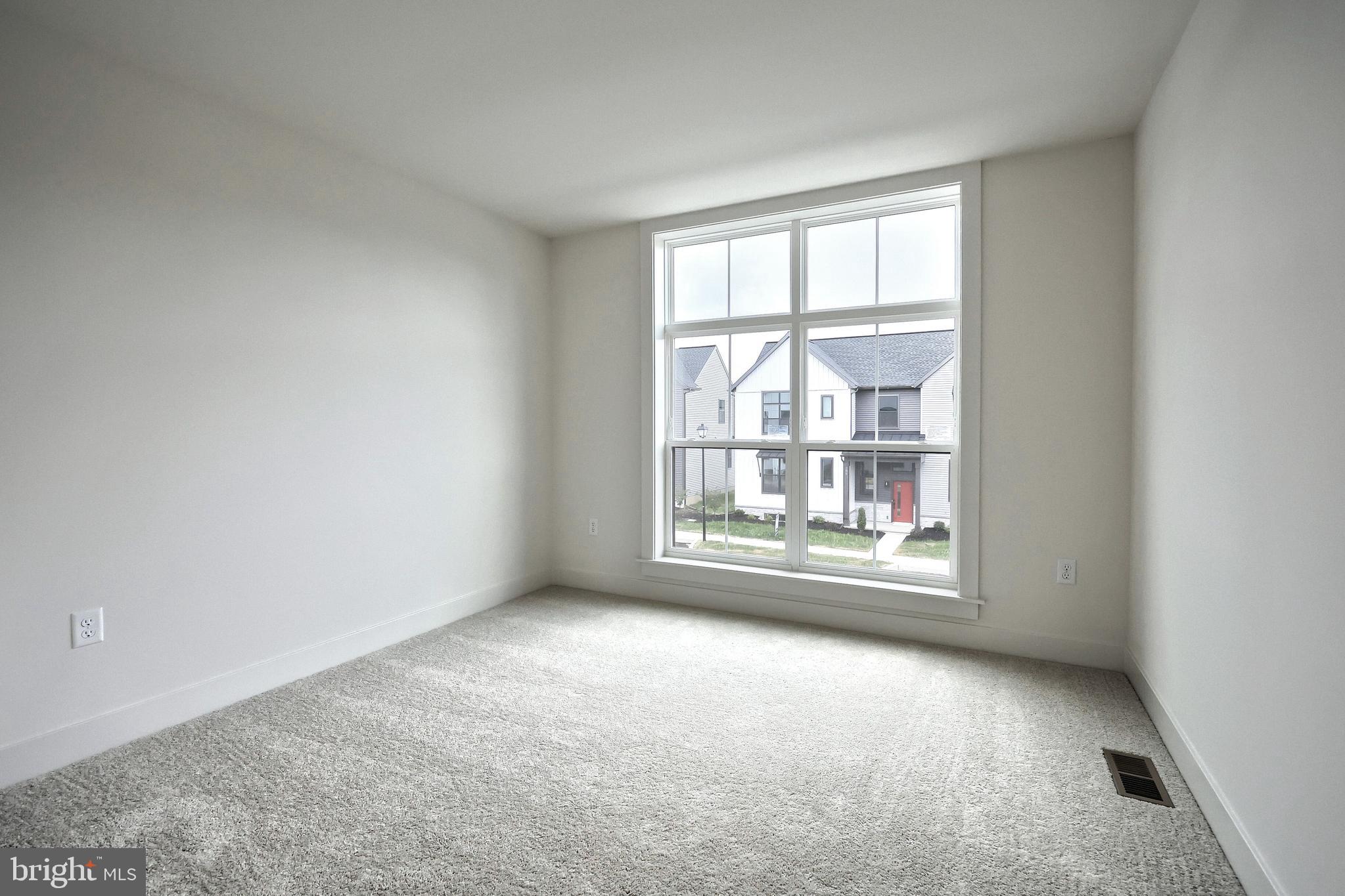 MADISON COURT - Residential