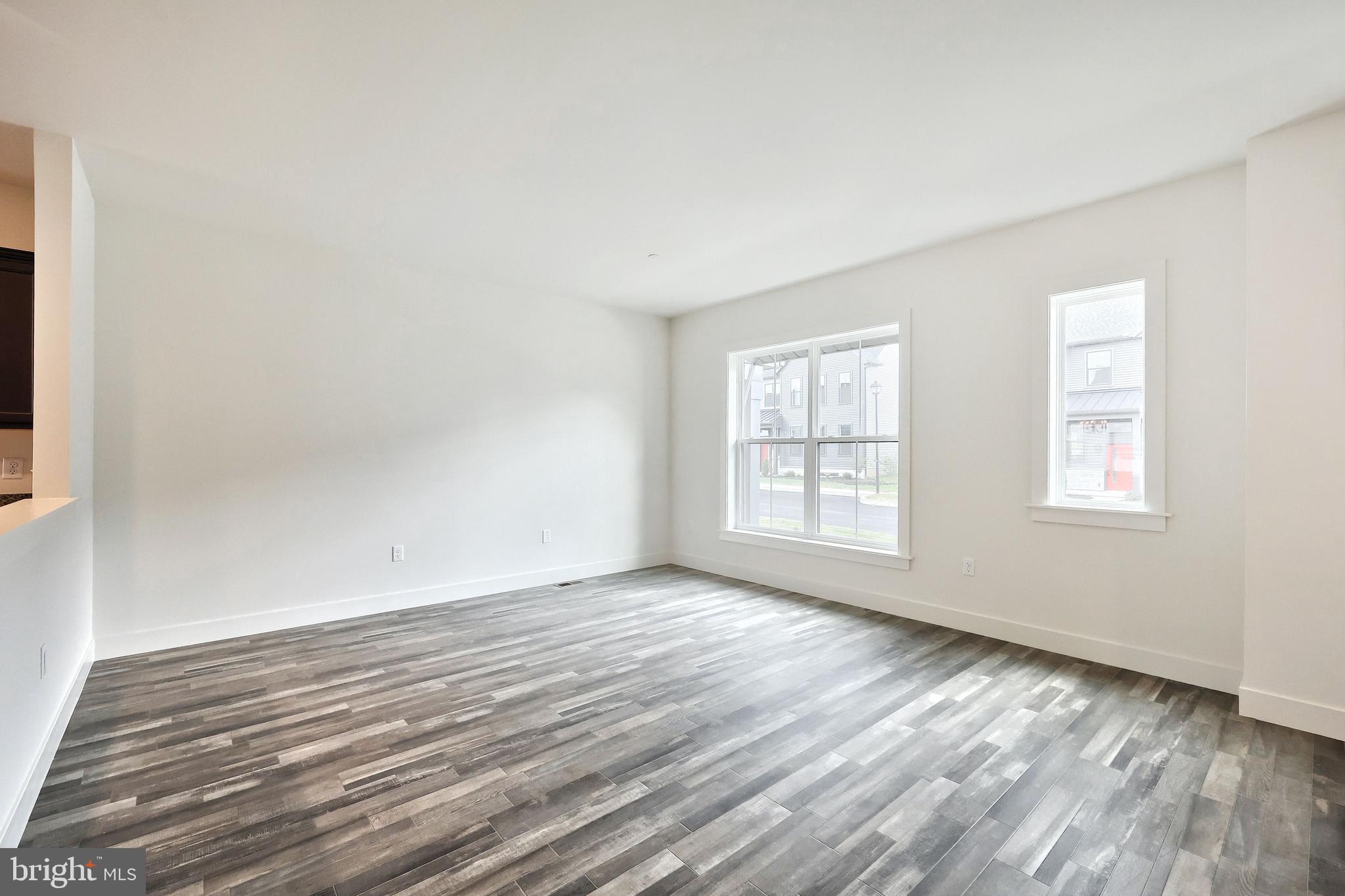 MADISON COURT - Residential