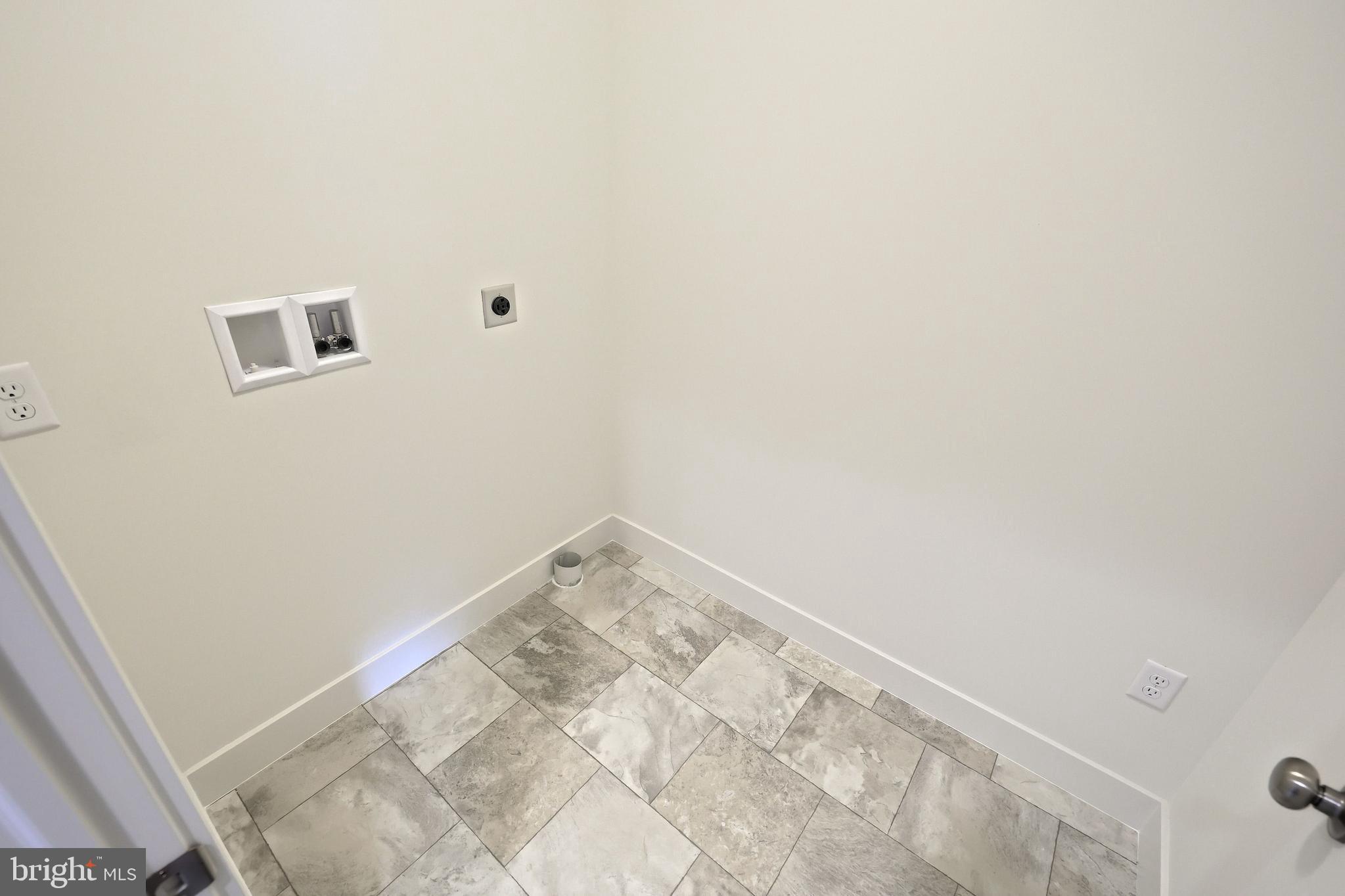 MADISON COURT - Residential