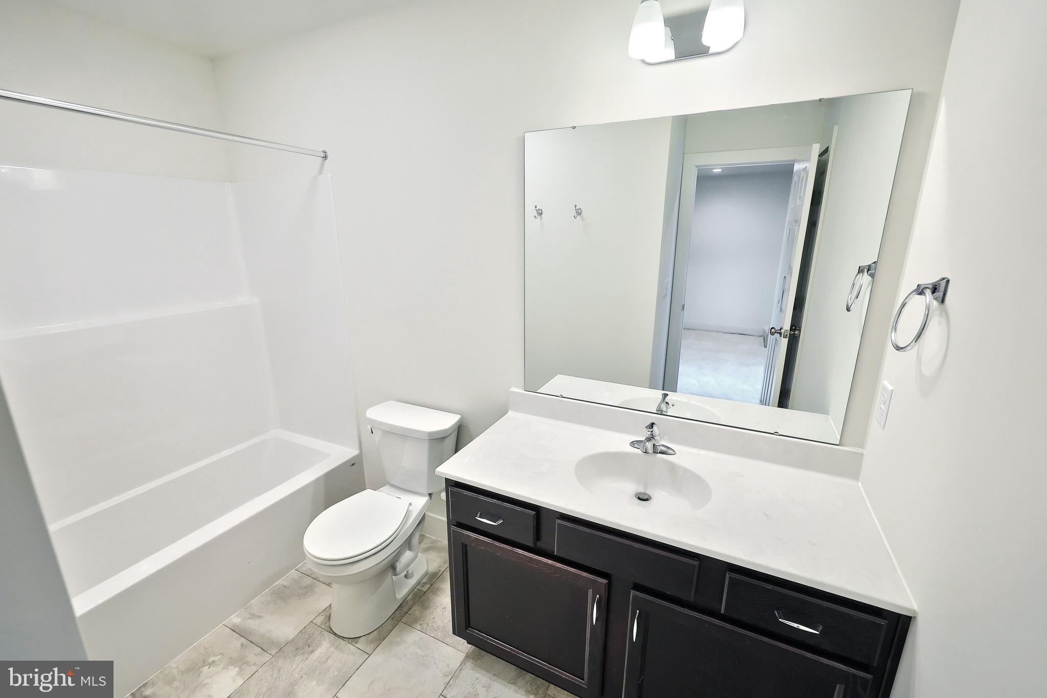 MADISON COURT - Residential