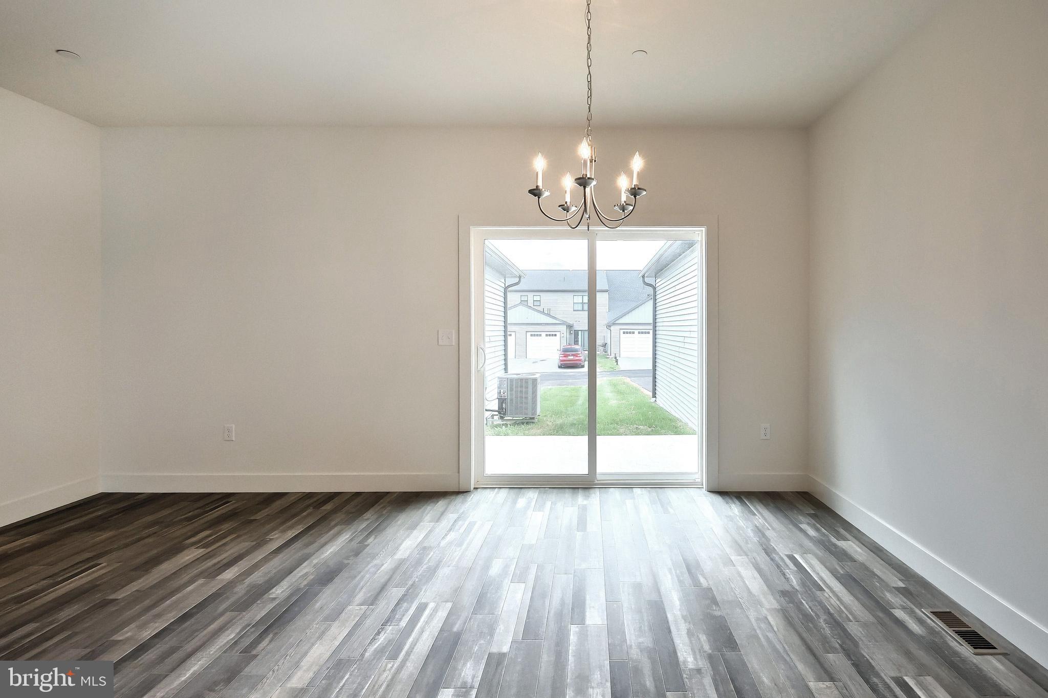 MADISON COURT - Residential