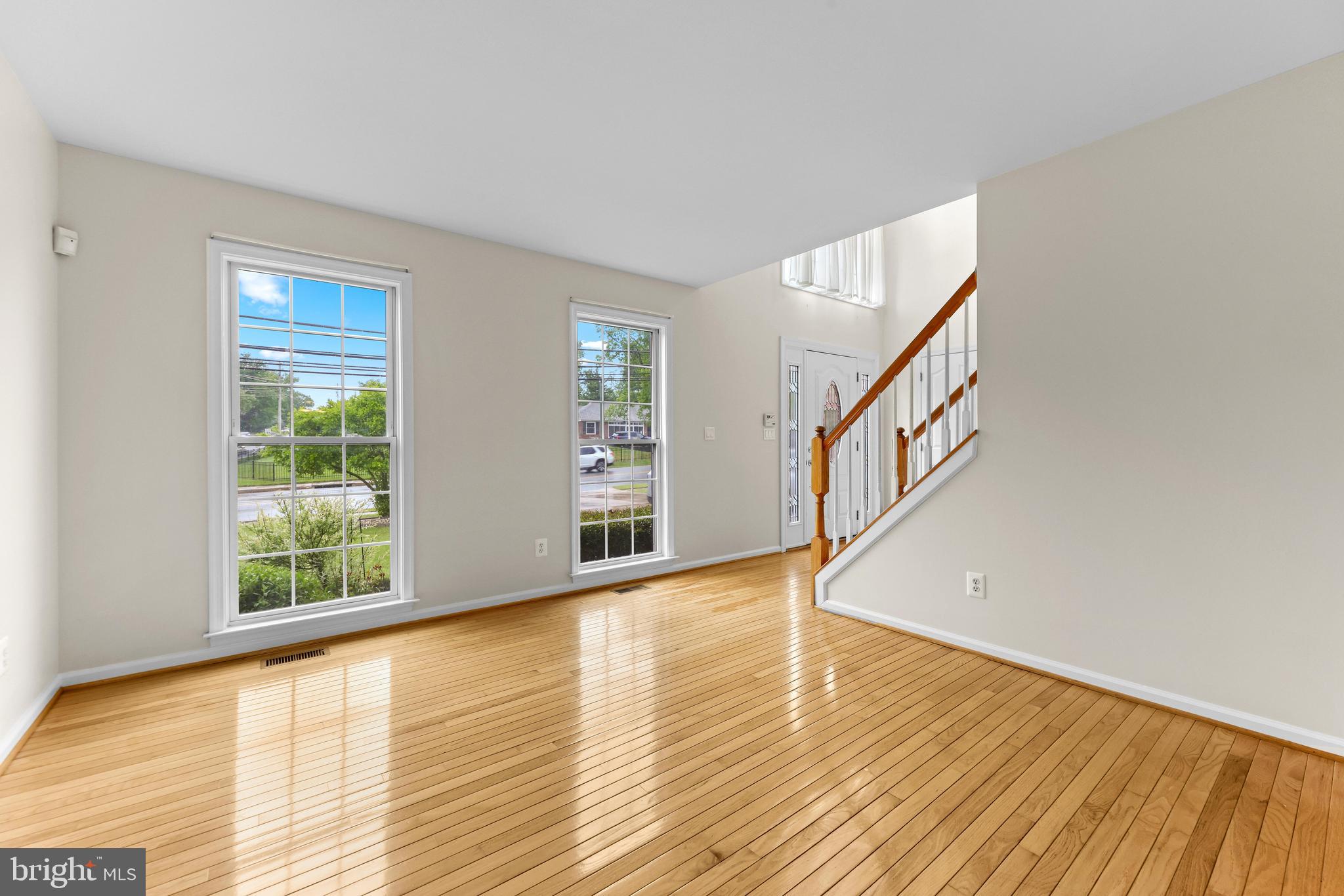 SEVEN COURTS - Residential