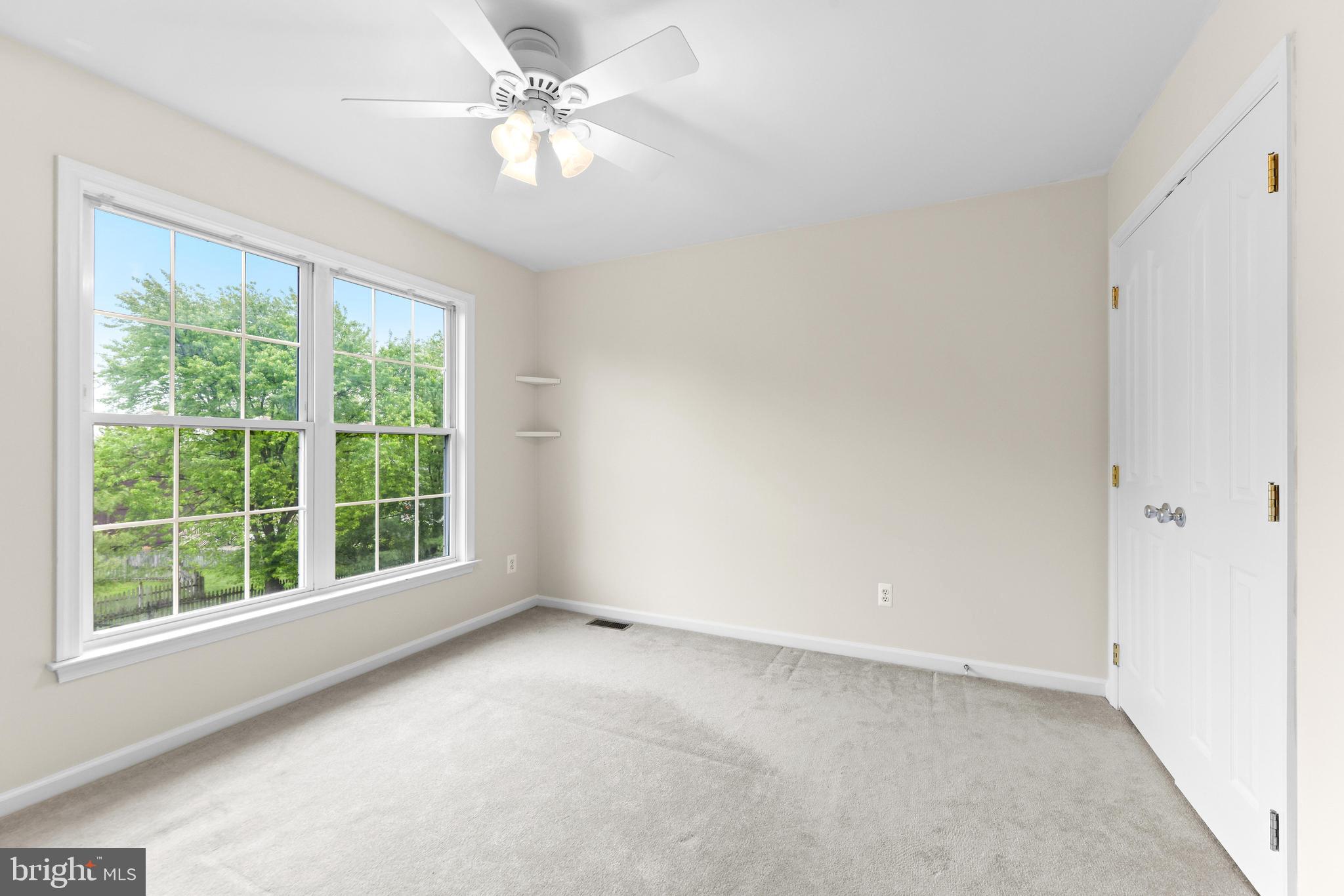 SEVEN COURTS - Residential