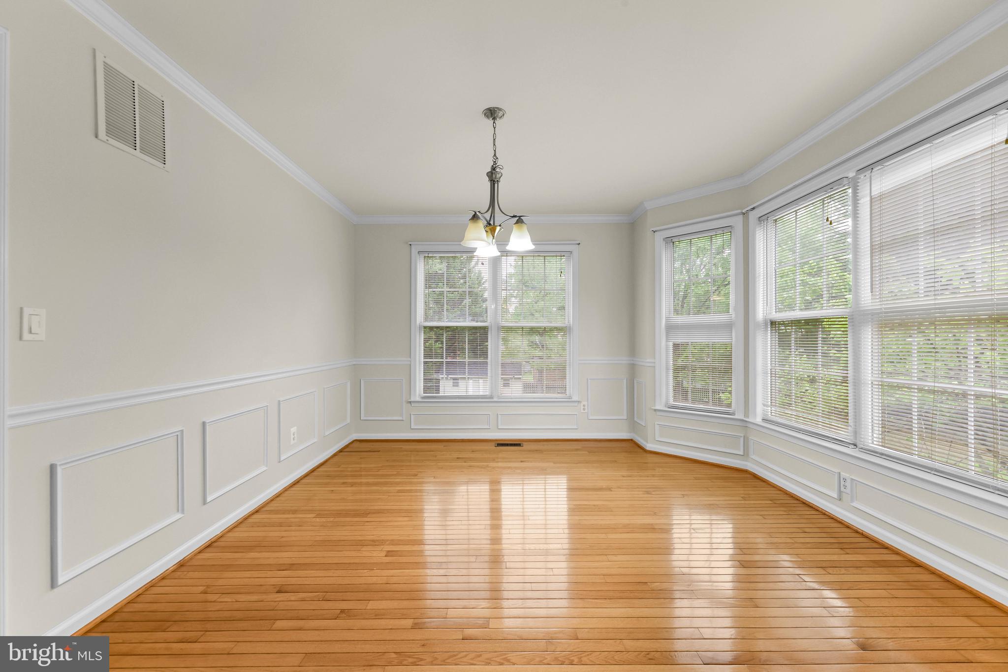 SEVEN COURTS - Residential