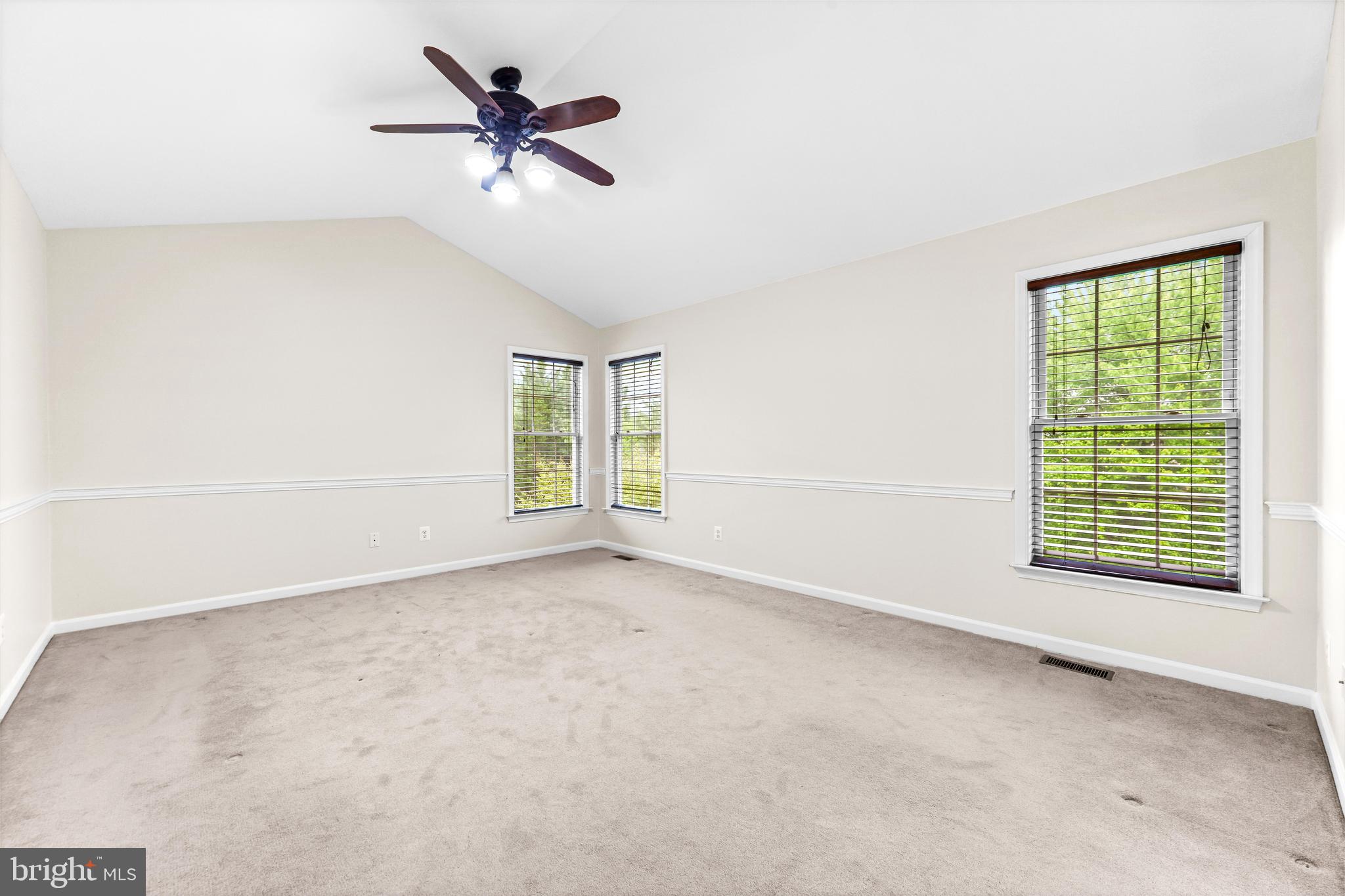 SEVEN COURTS - Residential