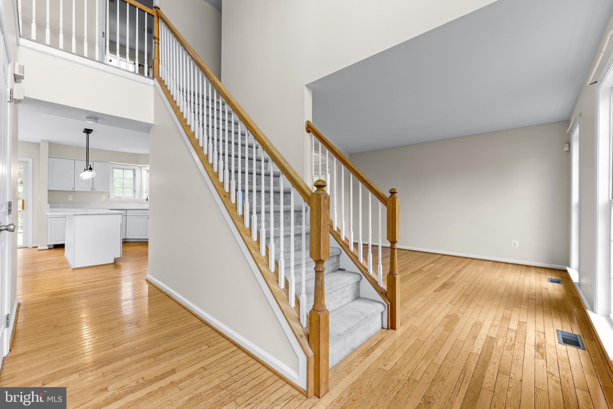 SEVEN COURTS - Residential