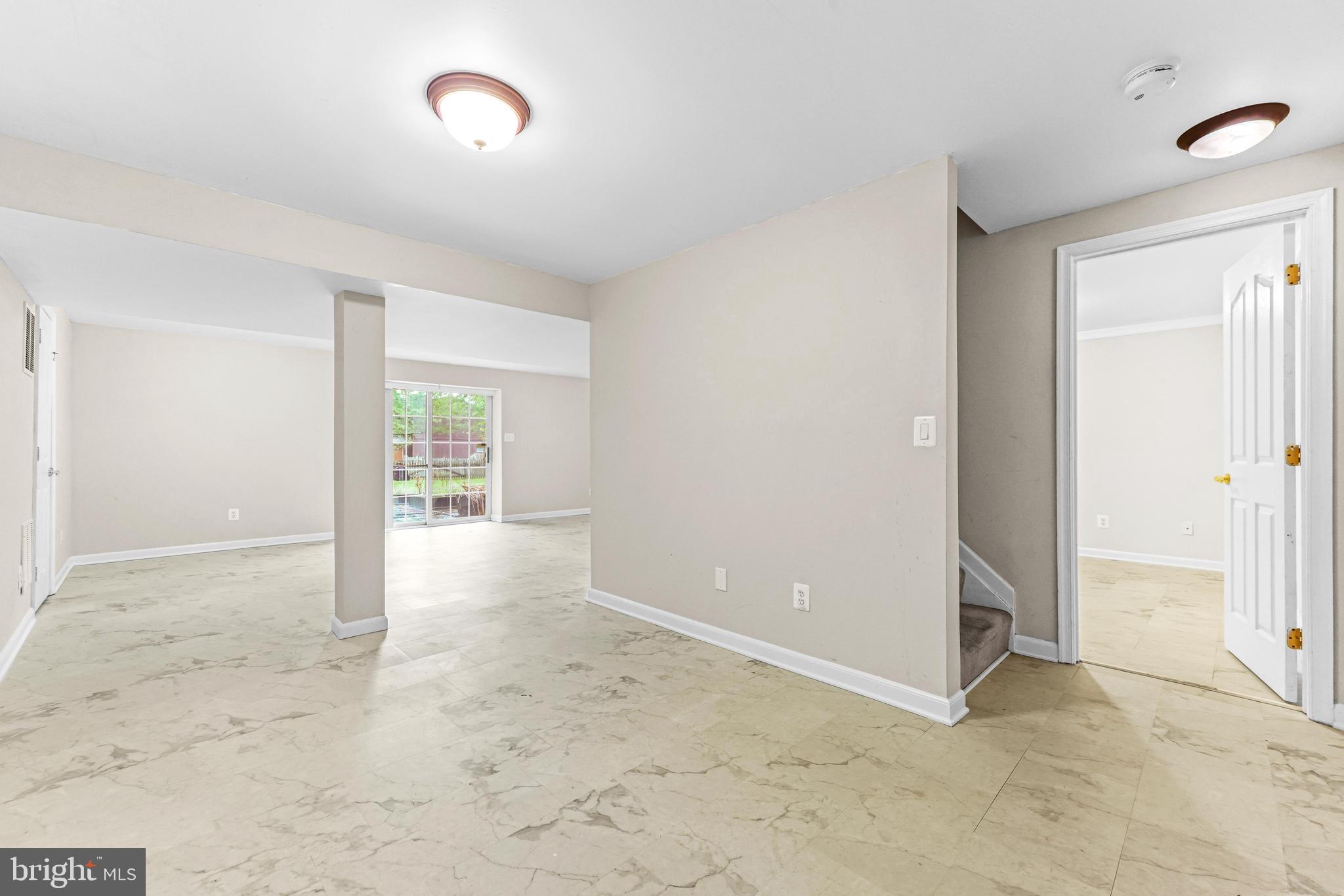 SEVEN COURTS - Residential