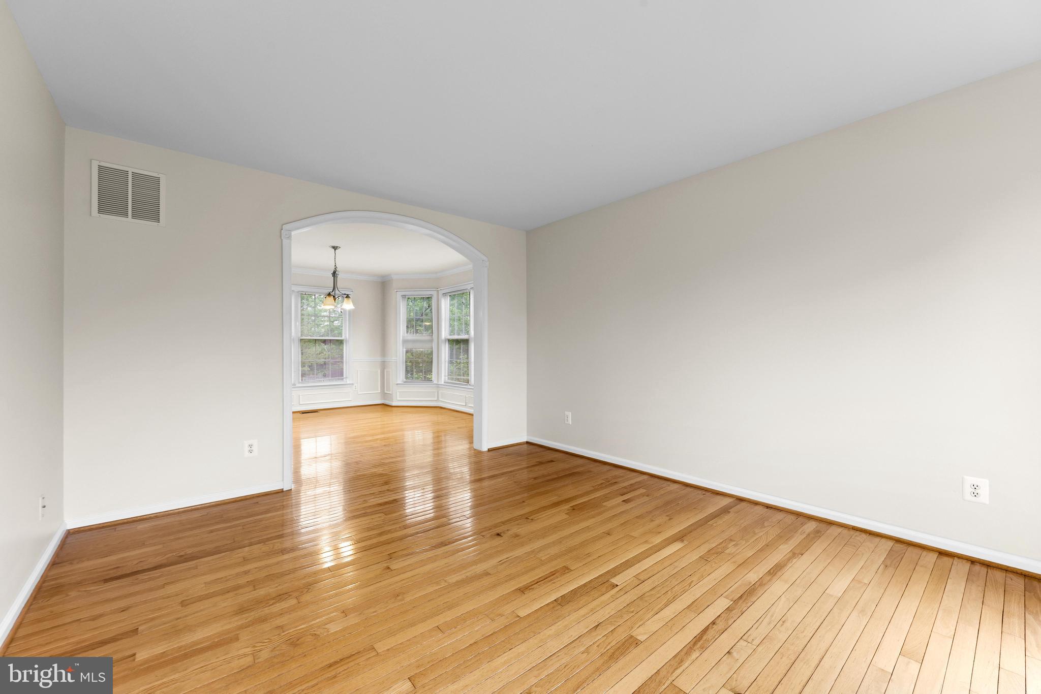 SEVEN COURTS - Residential