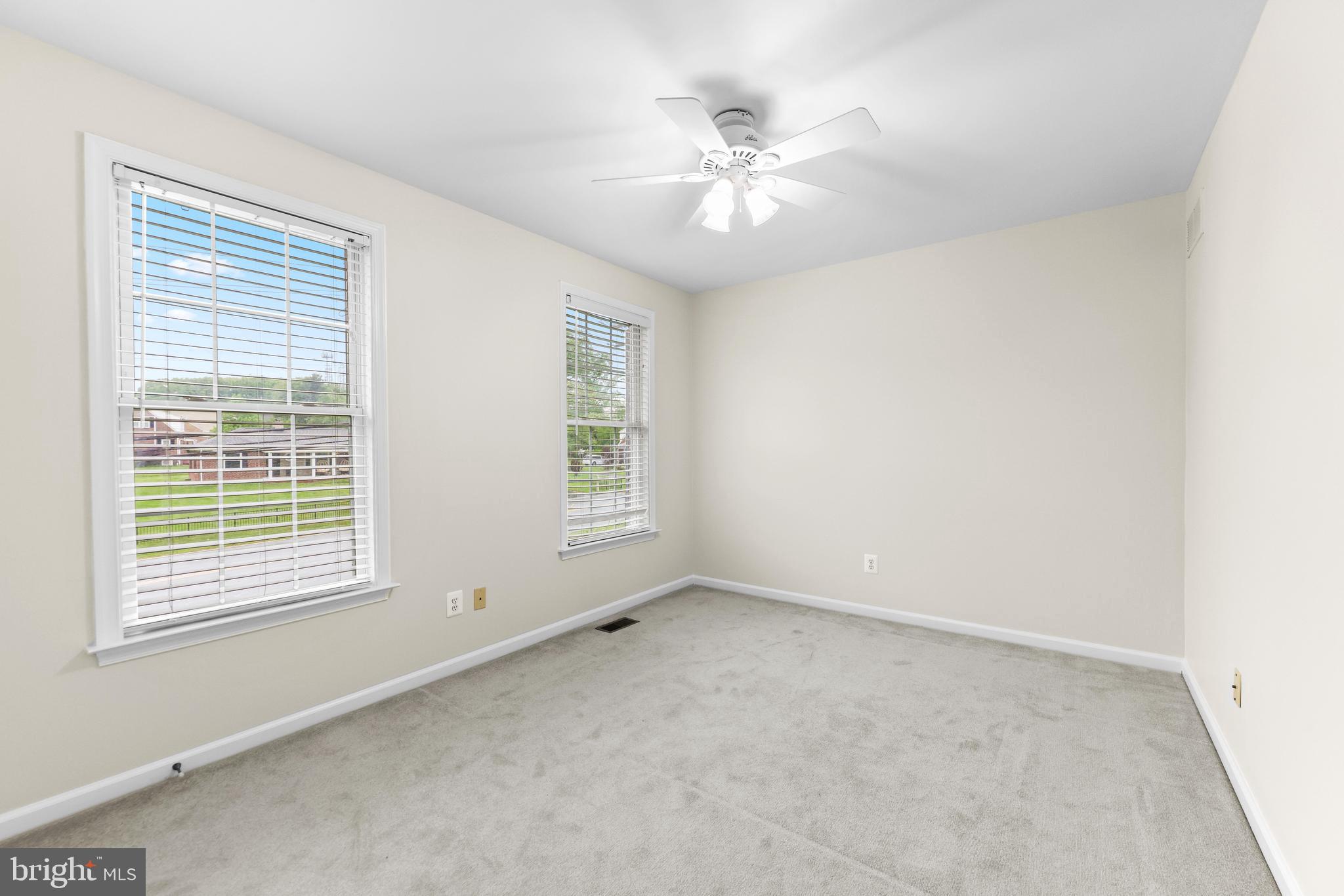 SEVEN COURTS - Residential