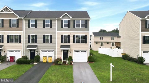 Townhouse For Sale - 48 Snickers Court<br/> Berkeley County, MARTINSBURG, WV 25403