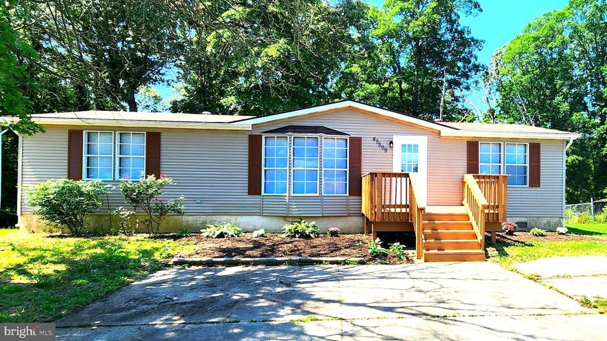 Perfect one level, 3 bedroom/2bath rambler style home.  Seller willing to consider closing help. Move-in ready and a short distance from shopping centers, restaurants, post office, medical offices, as well as PAX River naval base. The home is open concept waiting for the right buyer to add their personal touches to it. A spacious, separate laundry area allows for the new owner to function better than before! Just off a cul-de-sac in the back of the neighborhood. Must see!