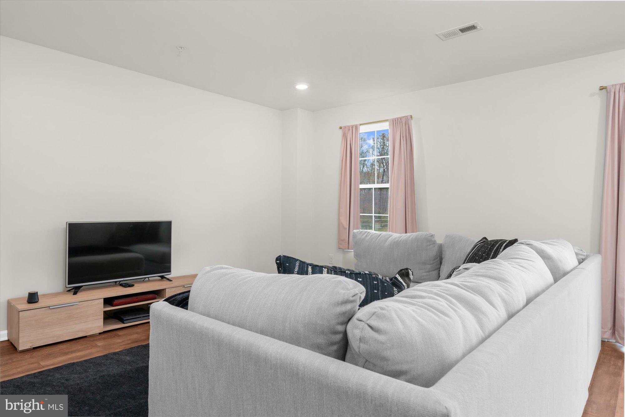 EDGEWATER - Residential