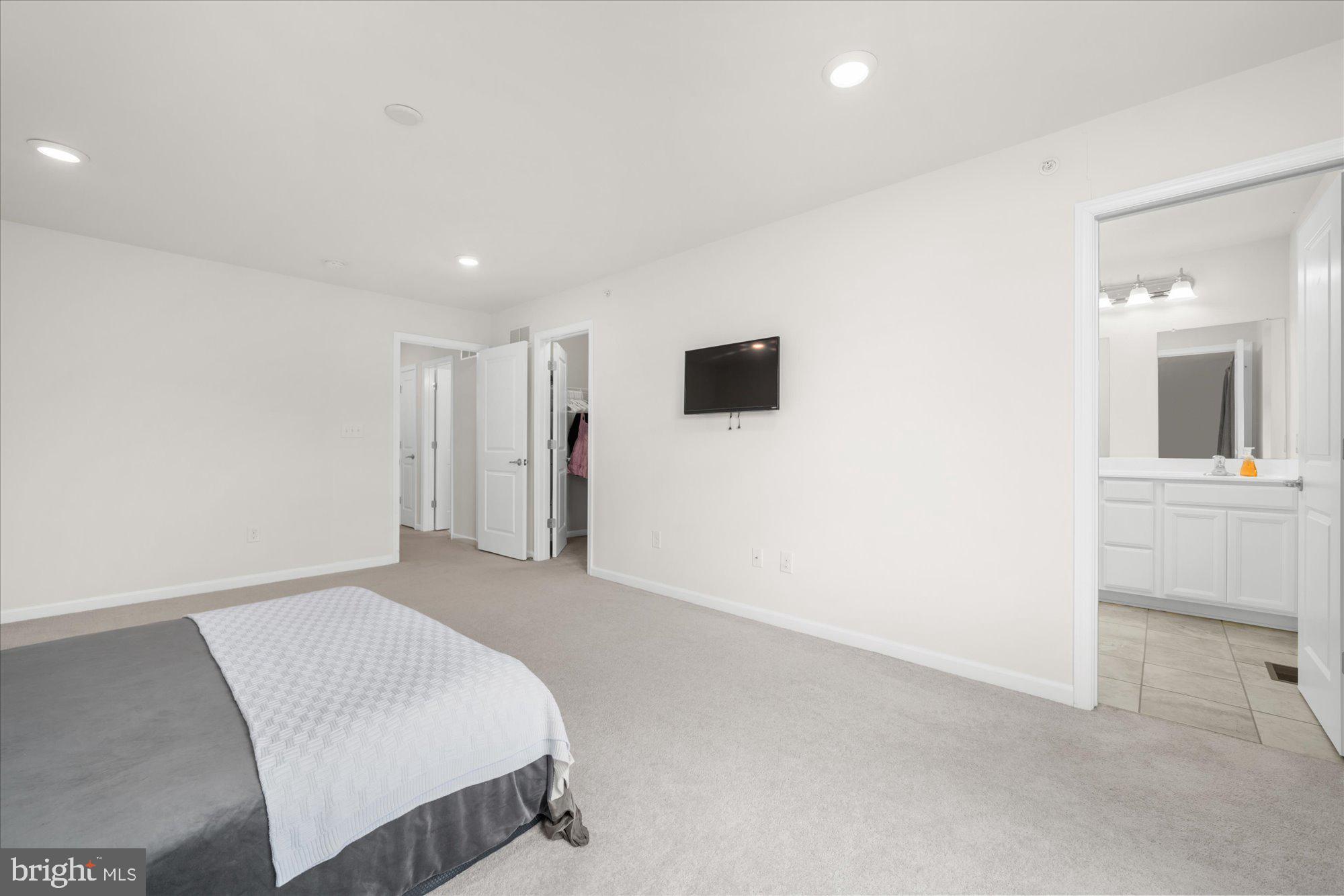 EDGEWATER - Residential