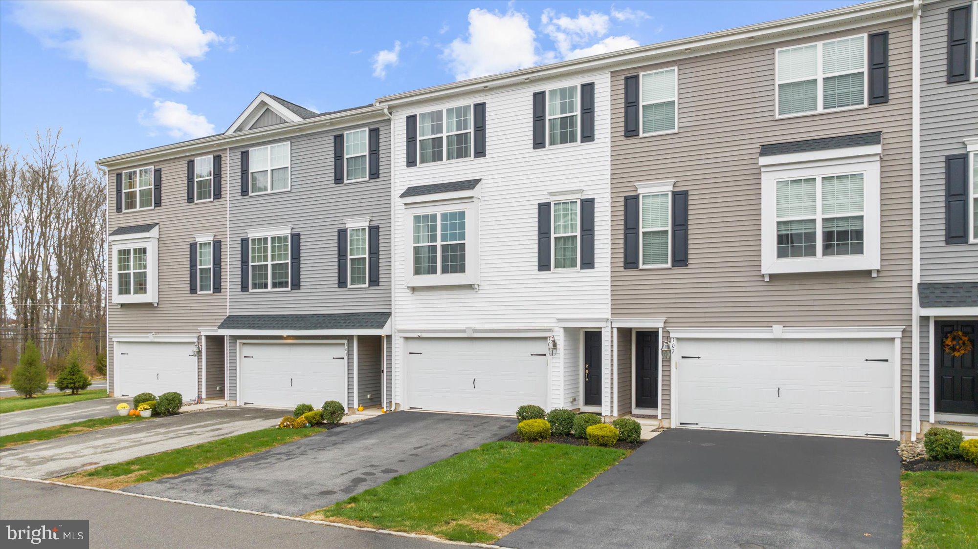 EDGEWATER - Residential