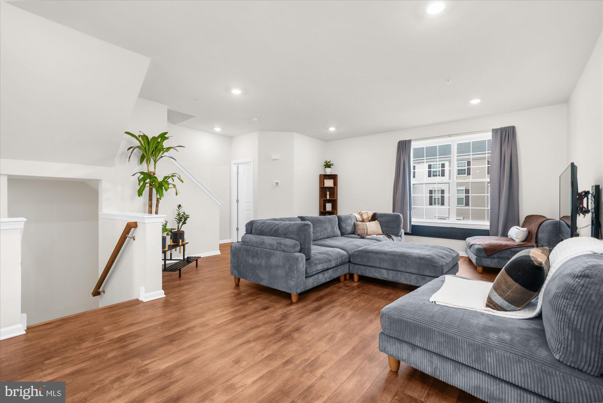 EDGEWATER - Residential