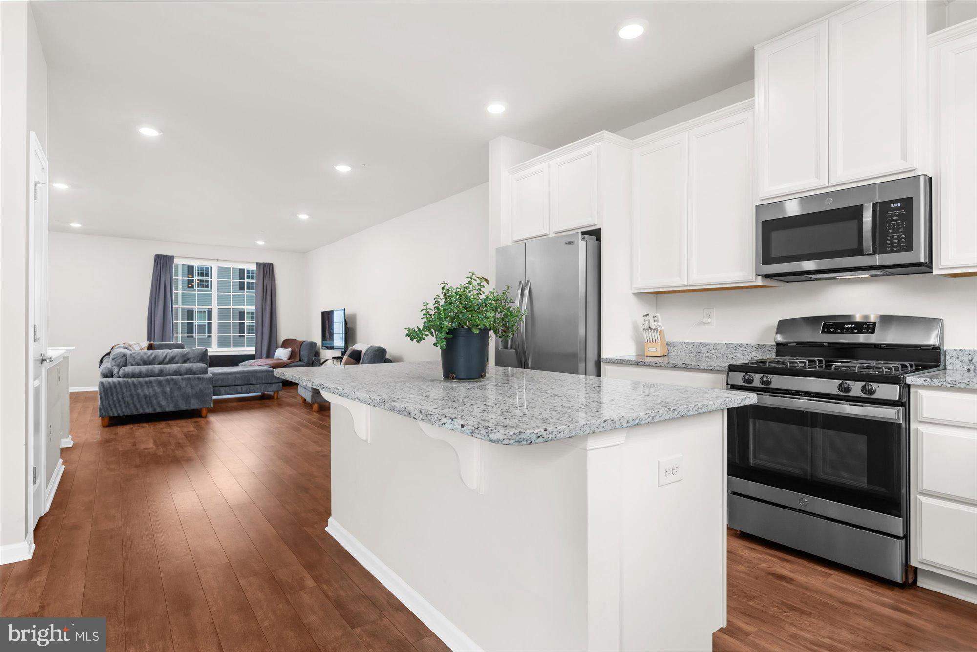 EDGEWATER - Residential