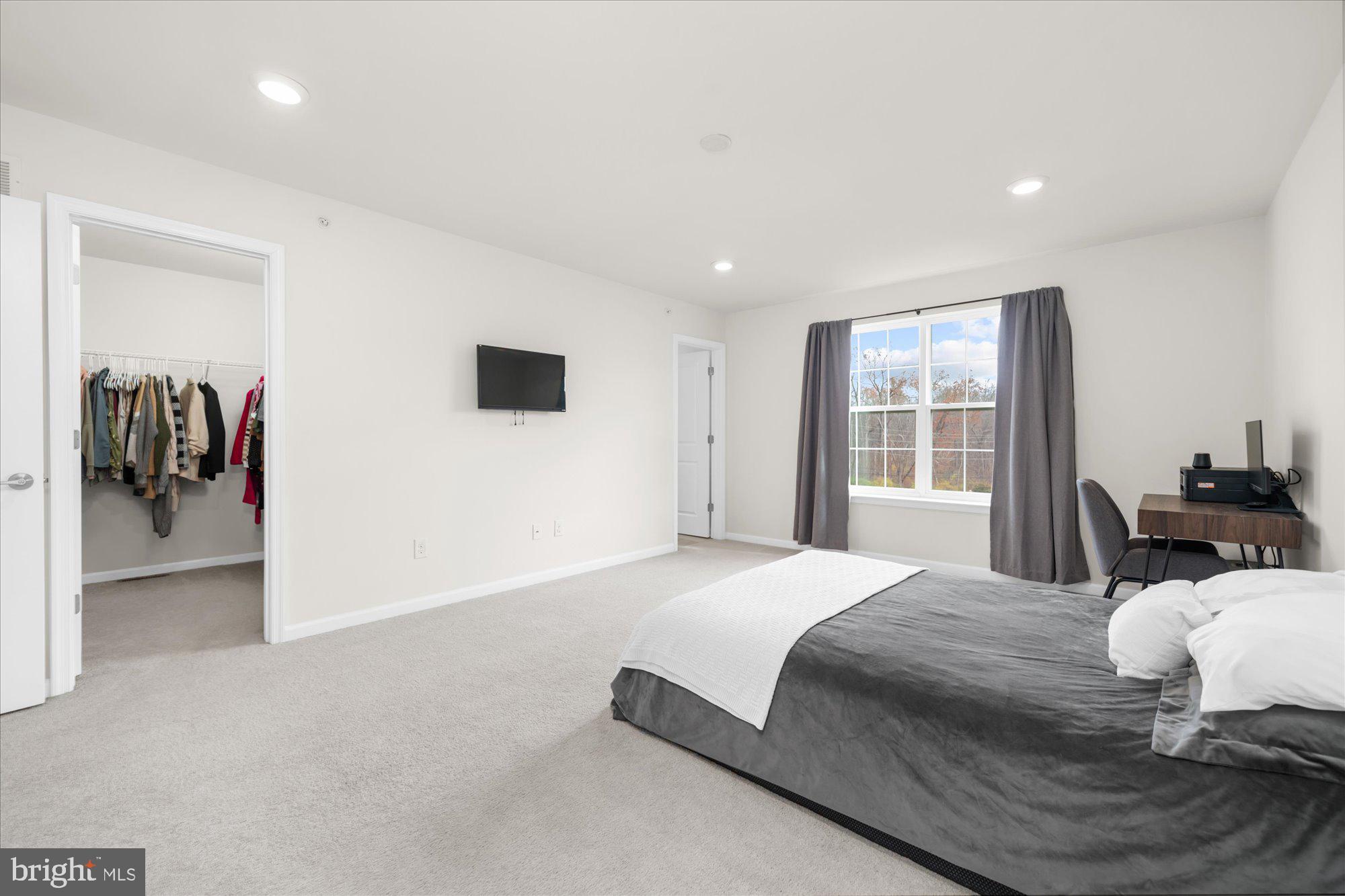 EDGEWATER - Residential