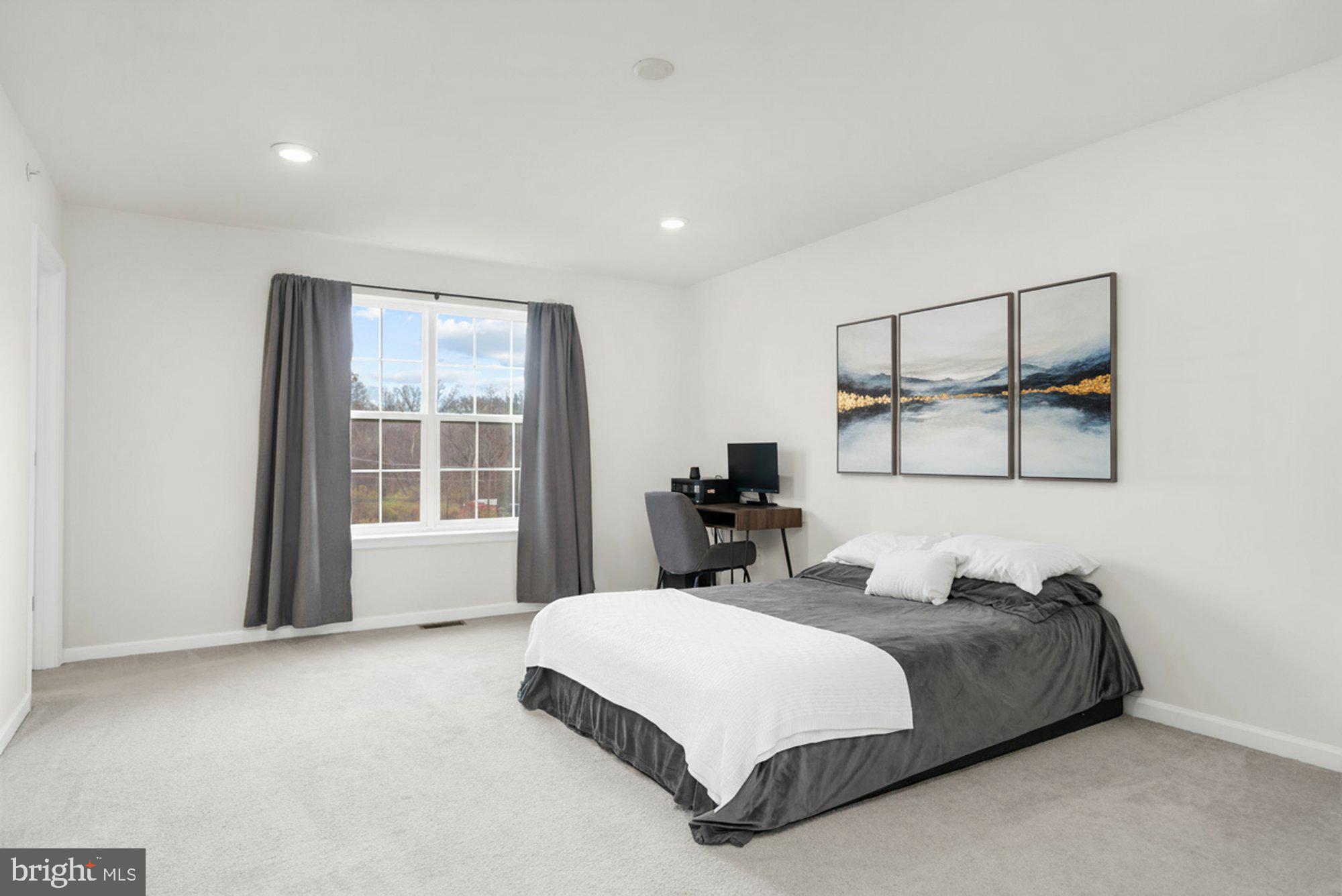 EDGEWATER - Residential