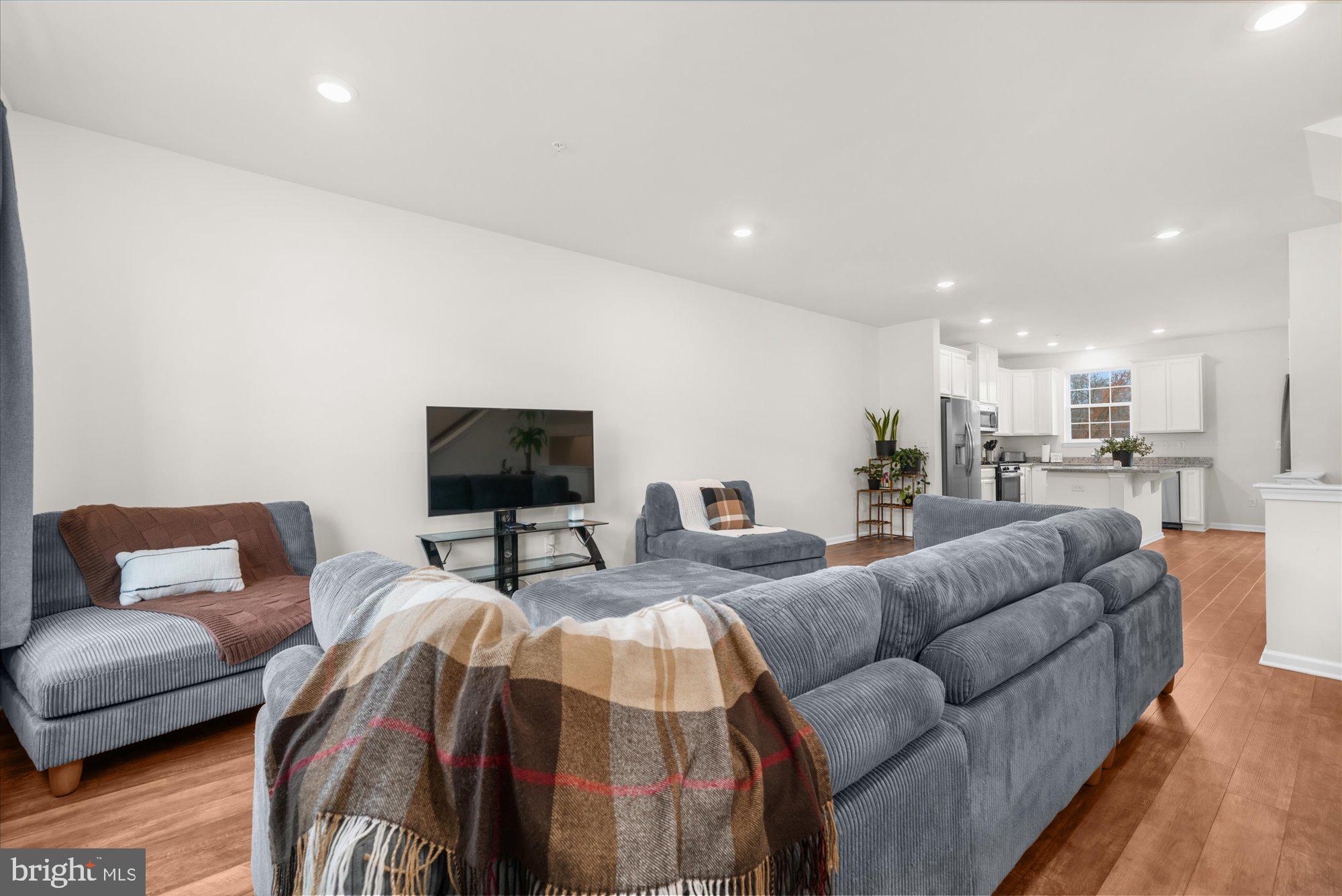 EDGEWATER - Residential