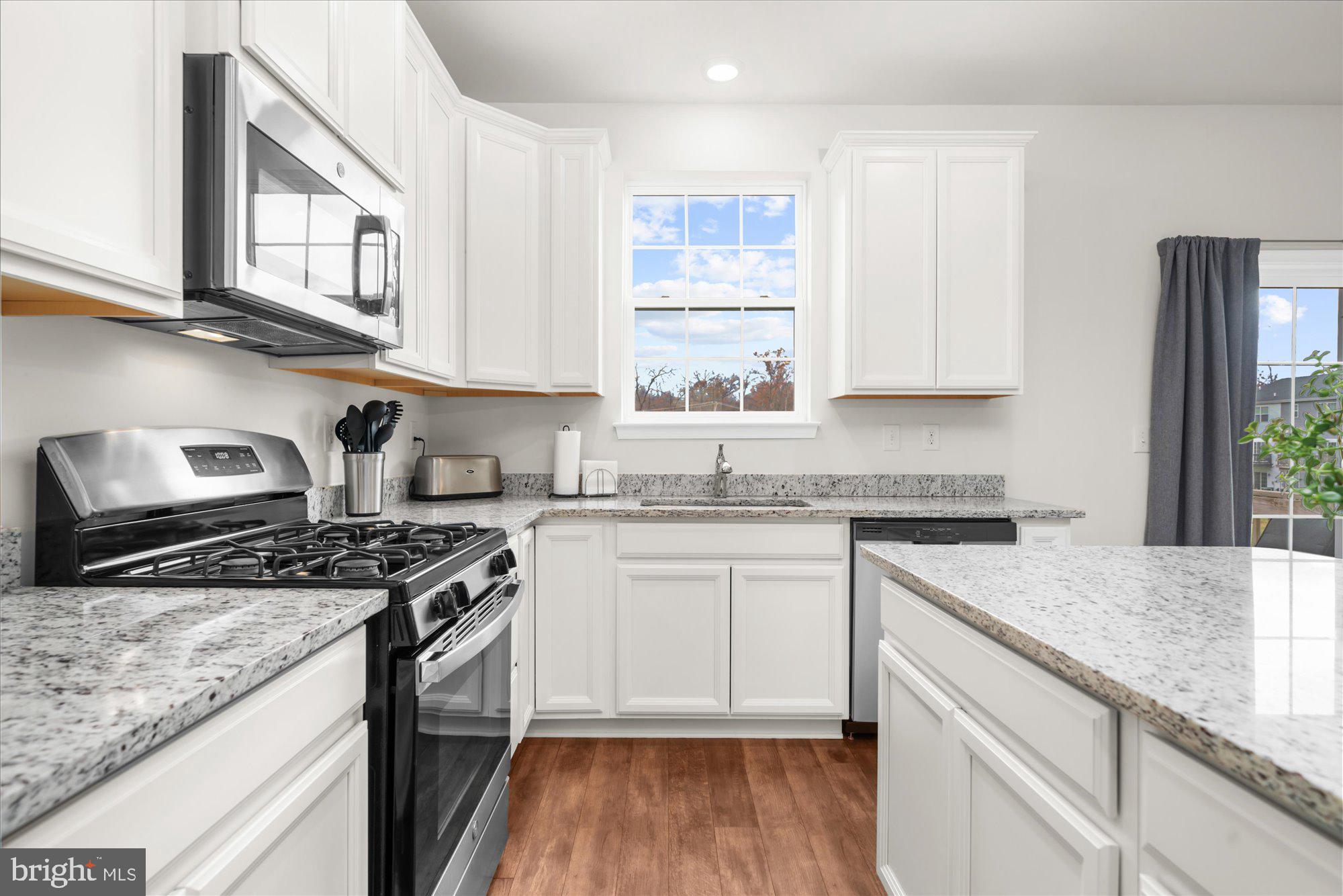 EDGEWATER - Residential