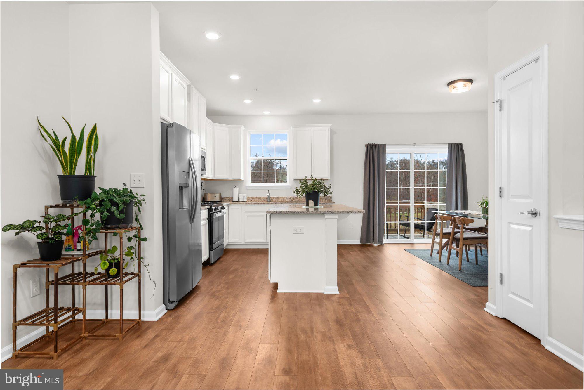 EDGEWATER - Residential