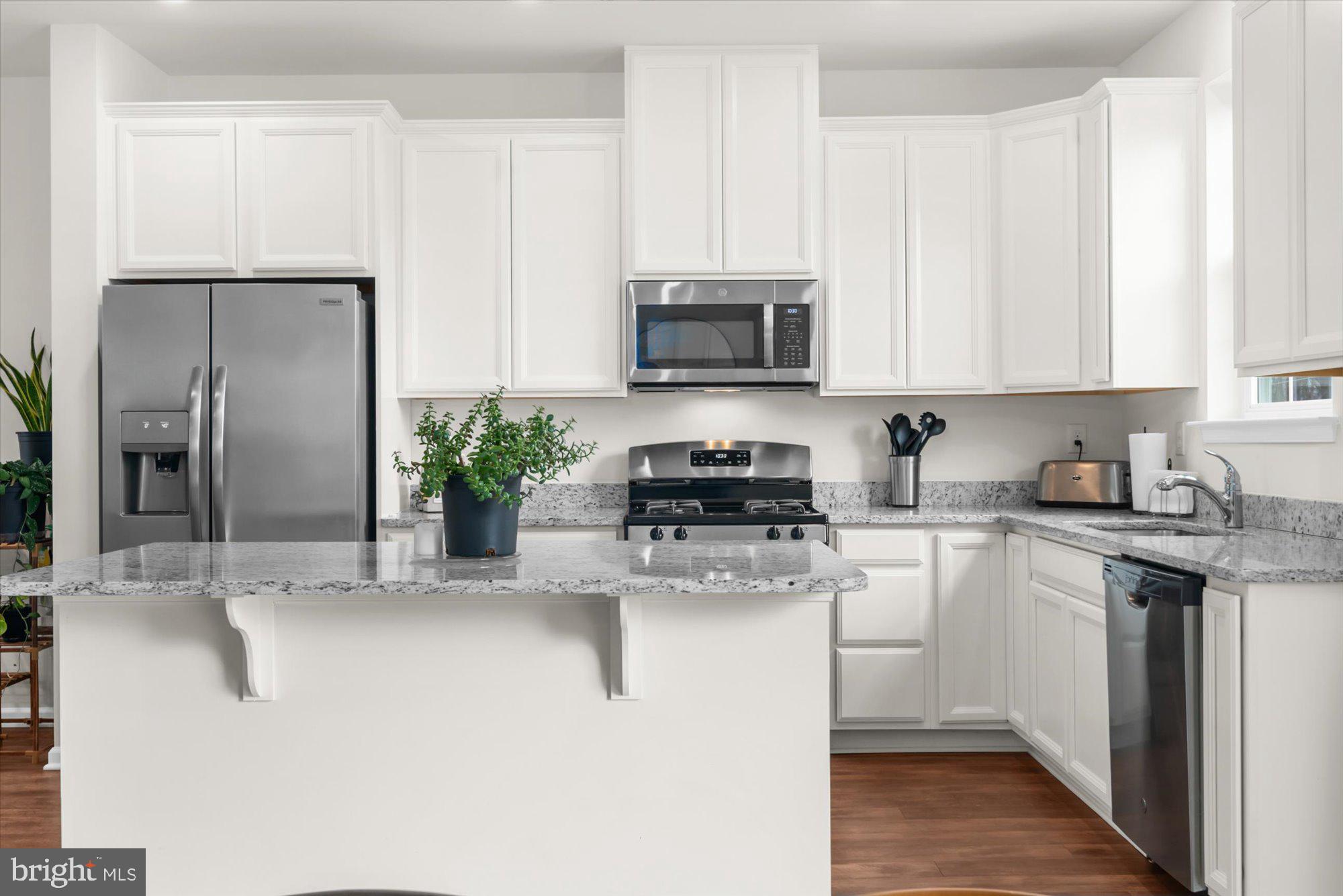 EDGEWATER - Residential