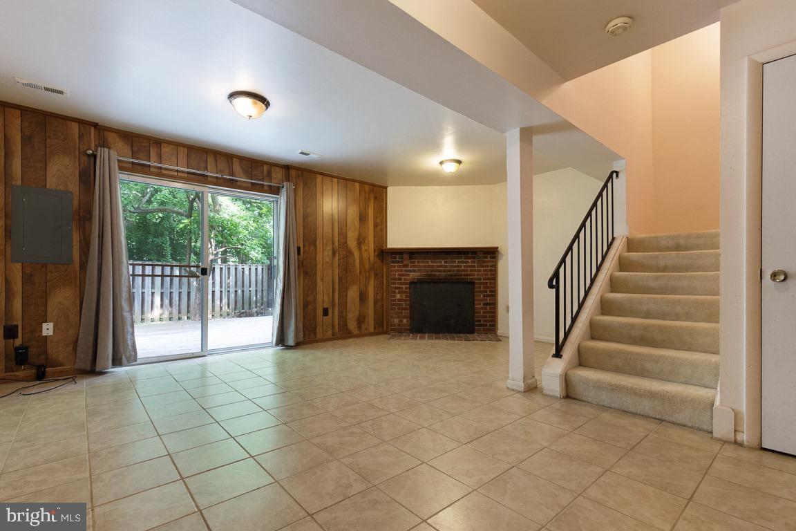 DALE CITY - Residential Lease