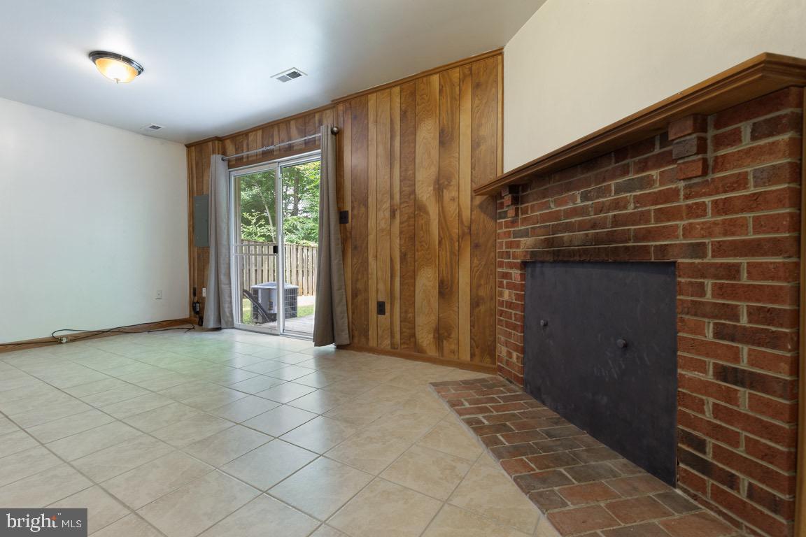 DALE CITY - Residential Lease